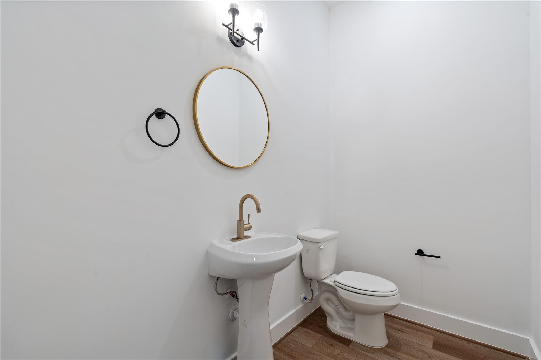 1033 S Victory Drive