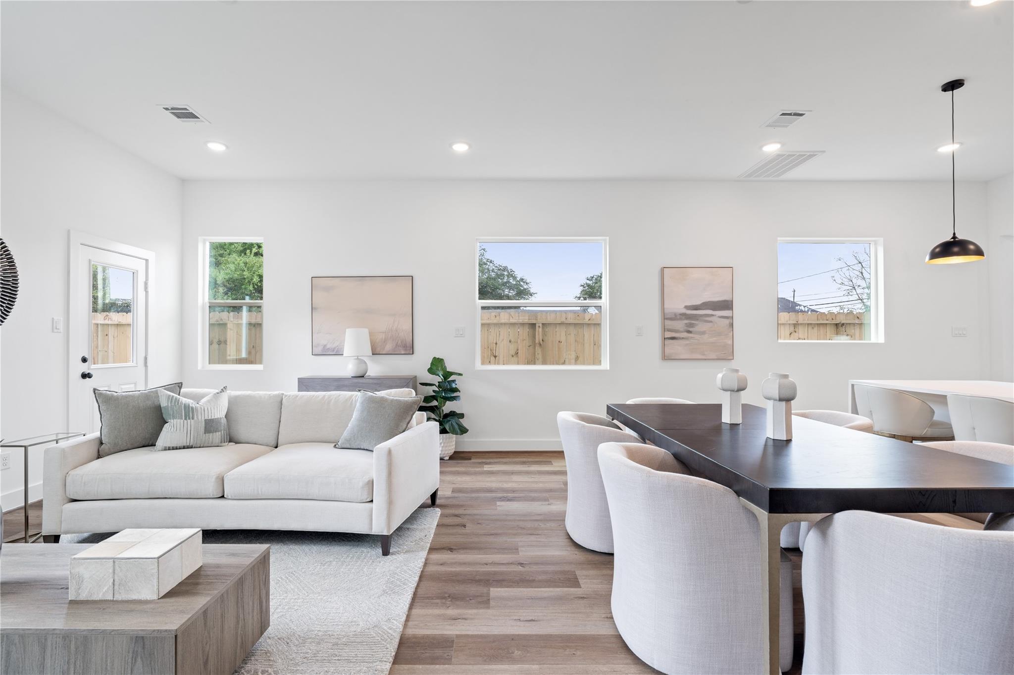 1031-1033 S Victory Drive