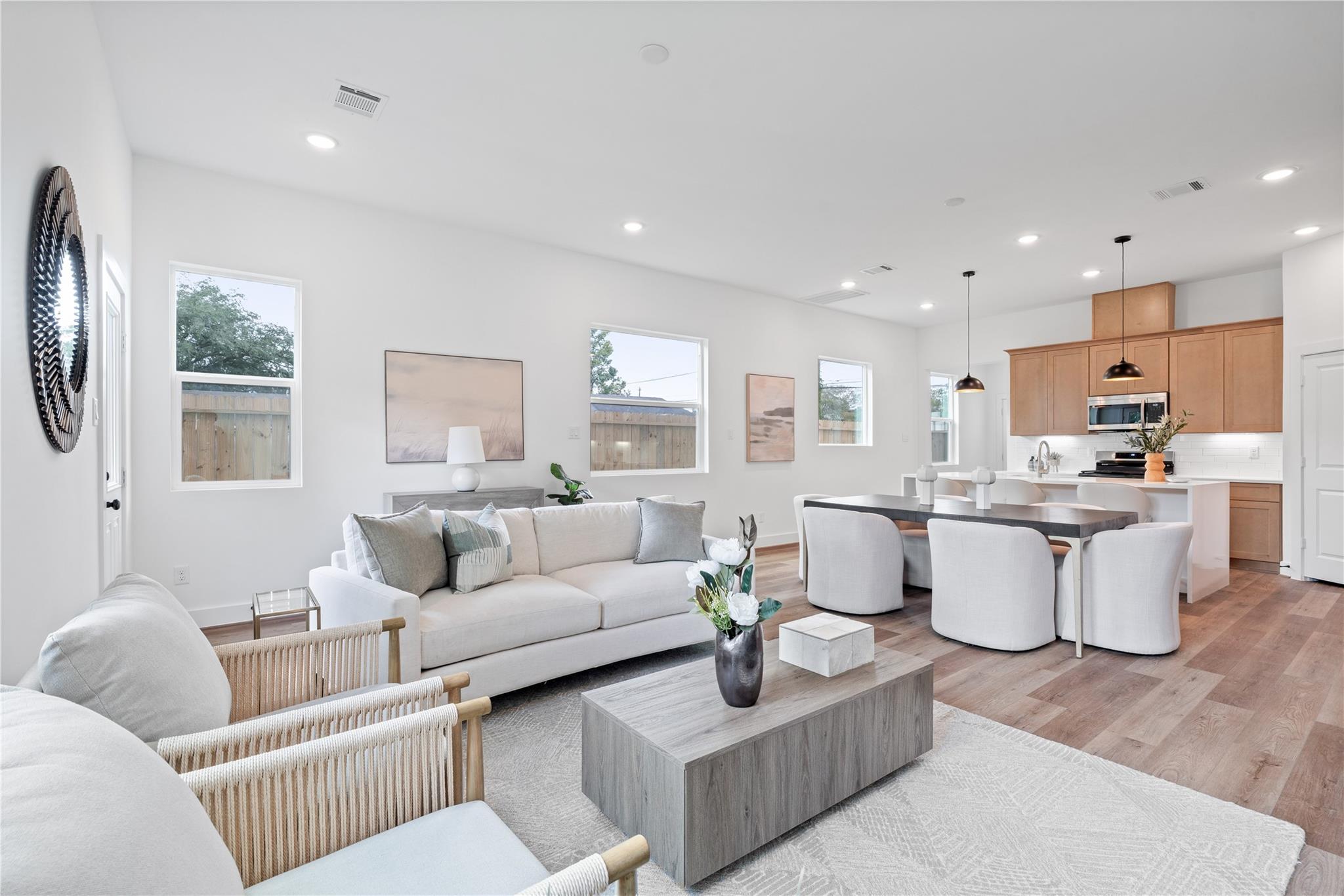 1031-1033 S Victory Drive