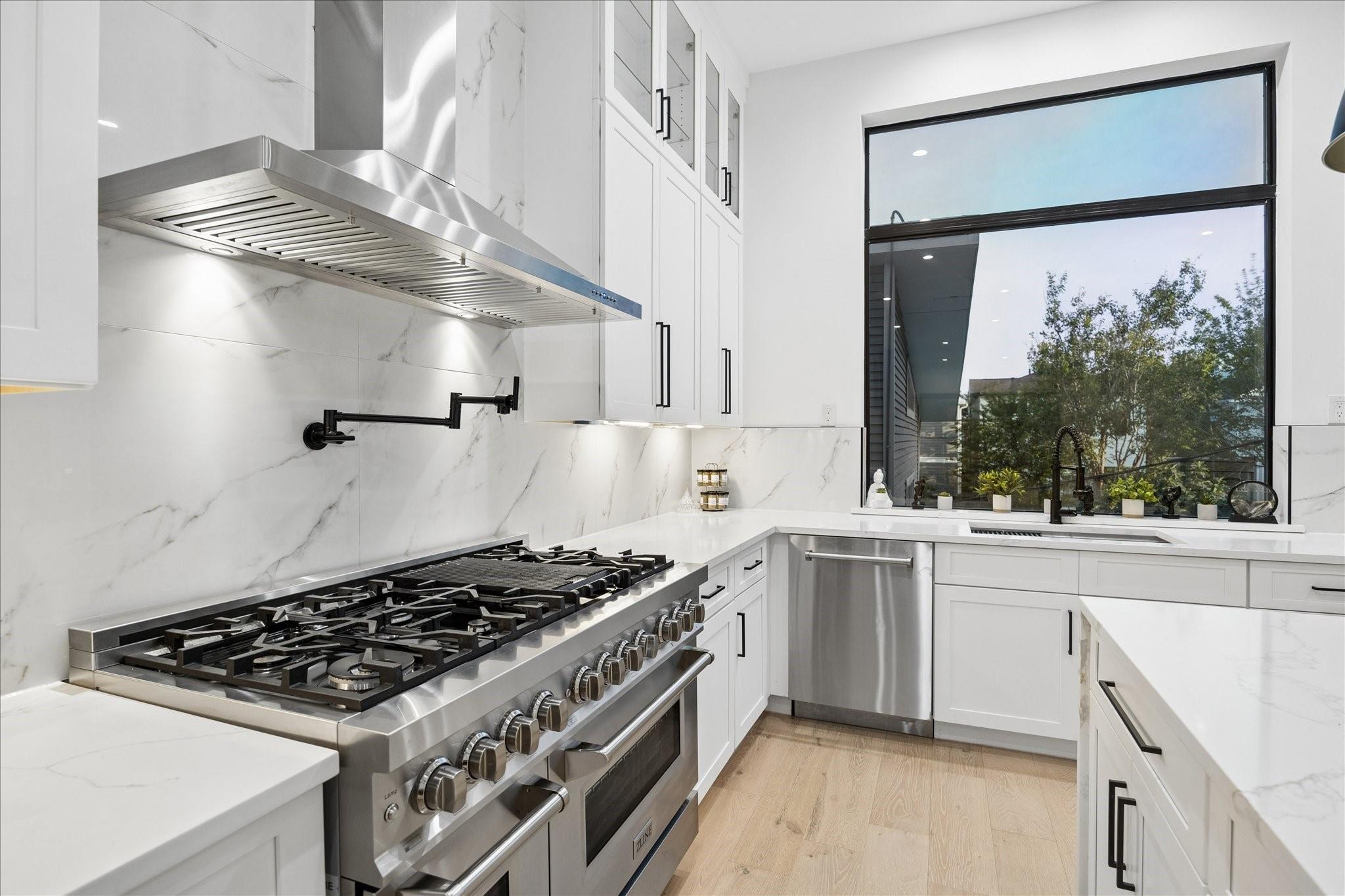 209 W 10th 1/2 Street