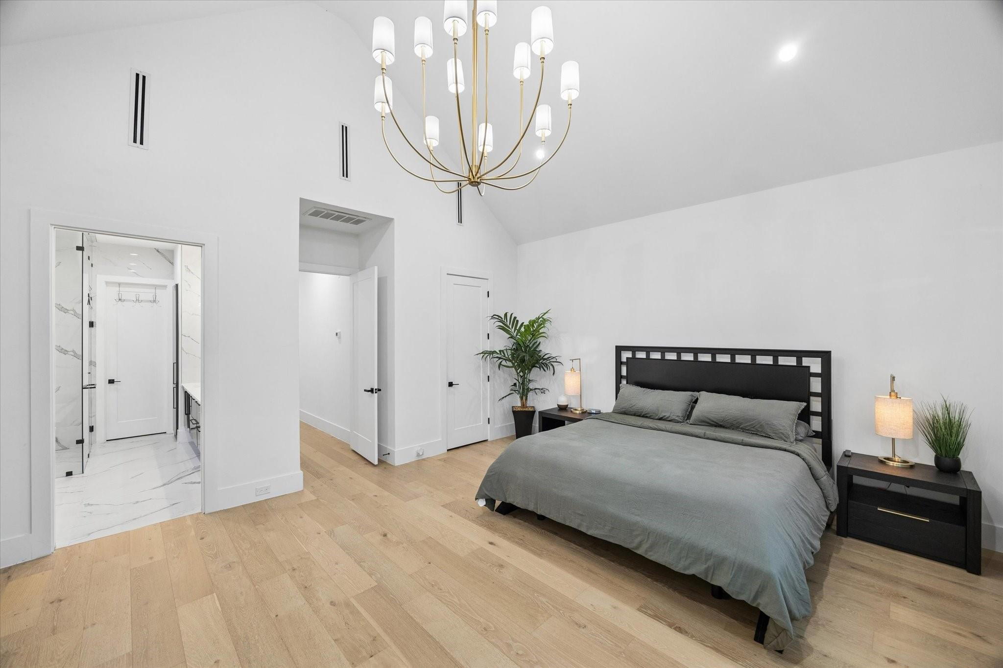 209 W 10th 1/2 Street