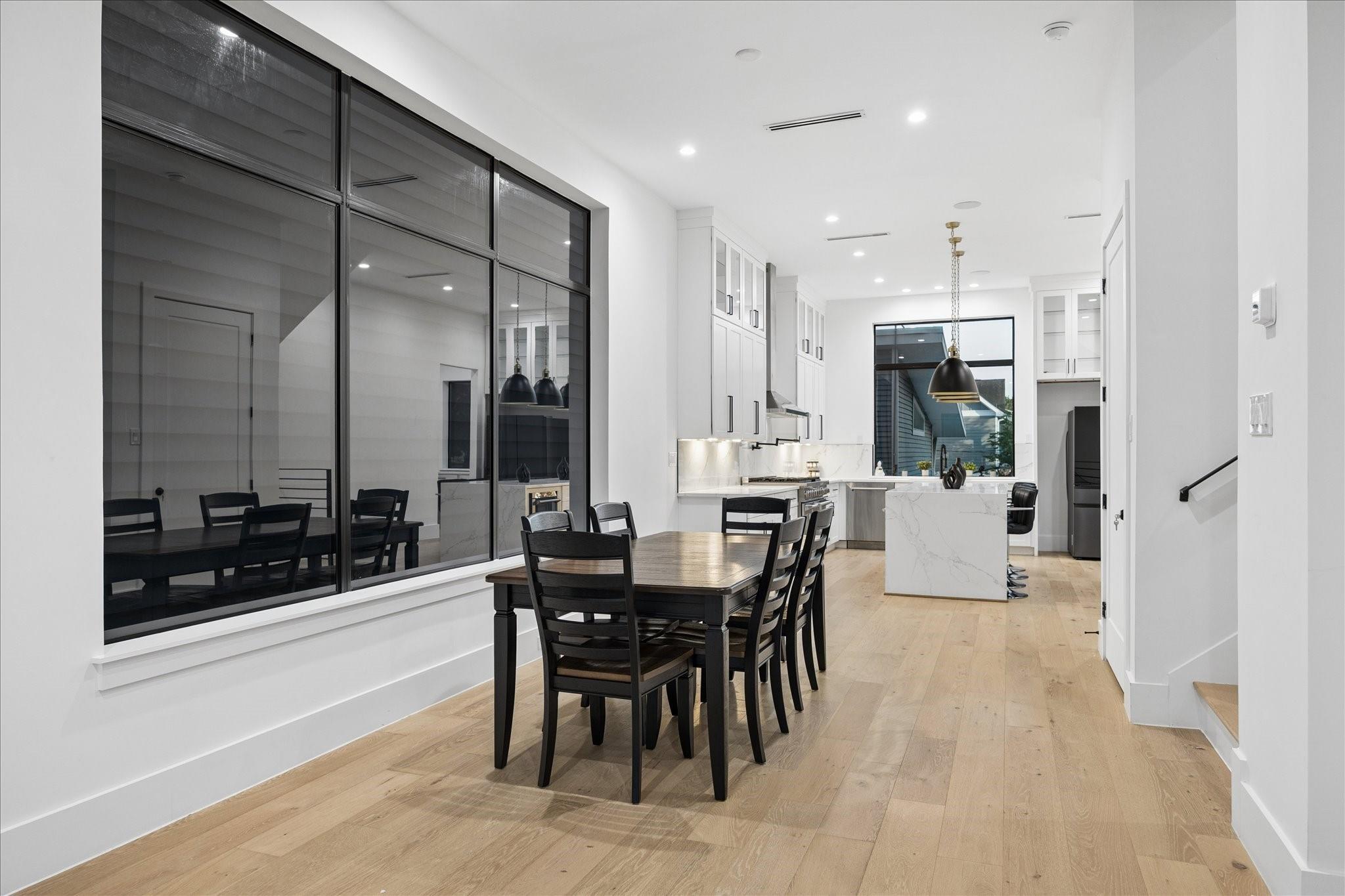 209 W 10th 1/2 Street