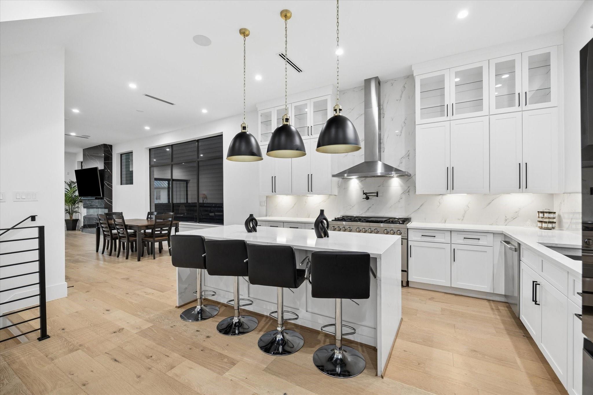 209 W 10th 1/2 Street