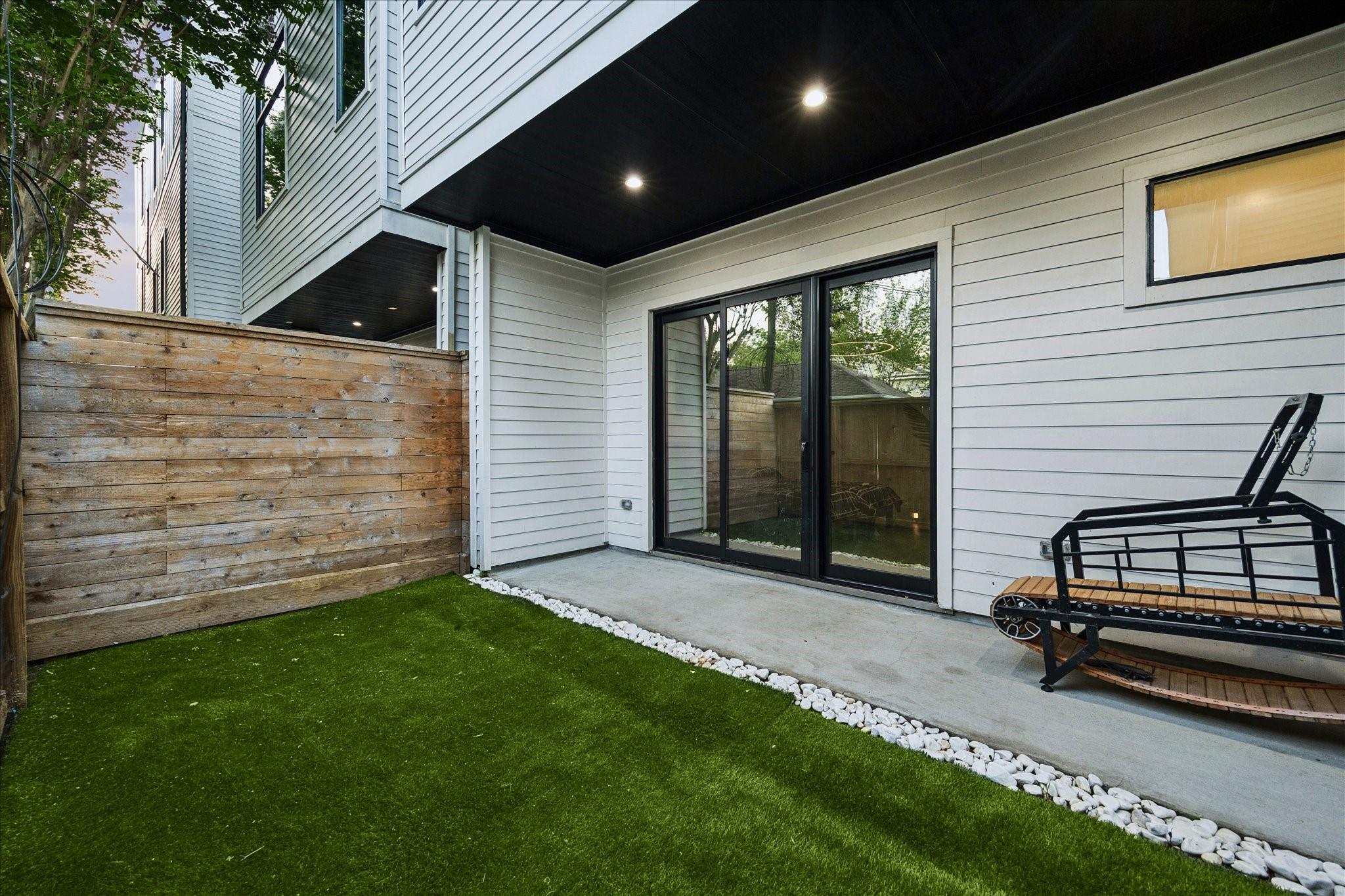 209 W 10th 1/2 Street
