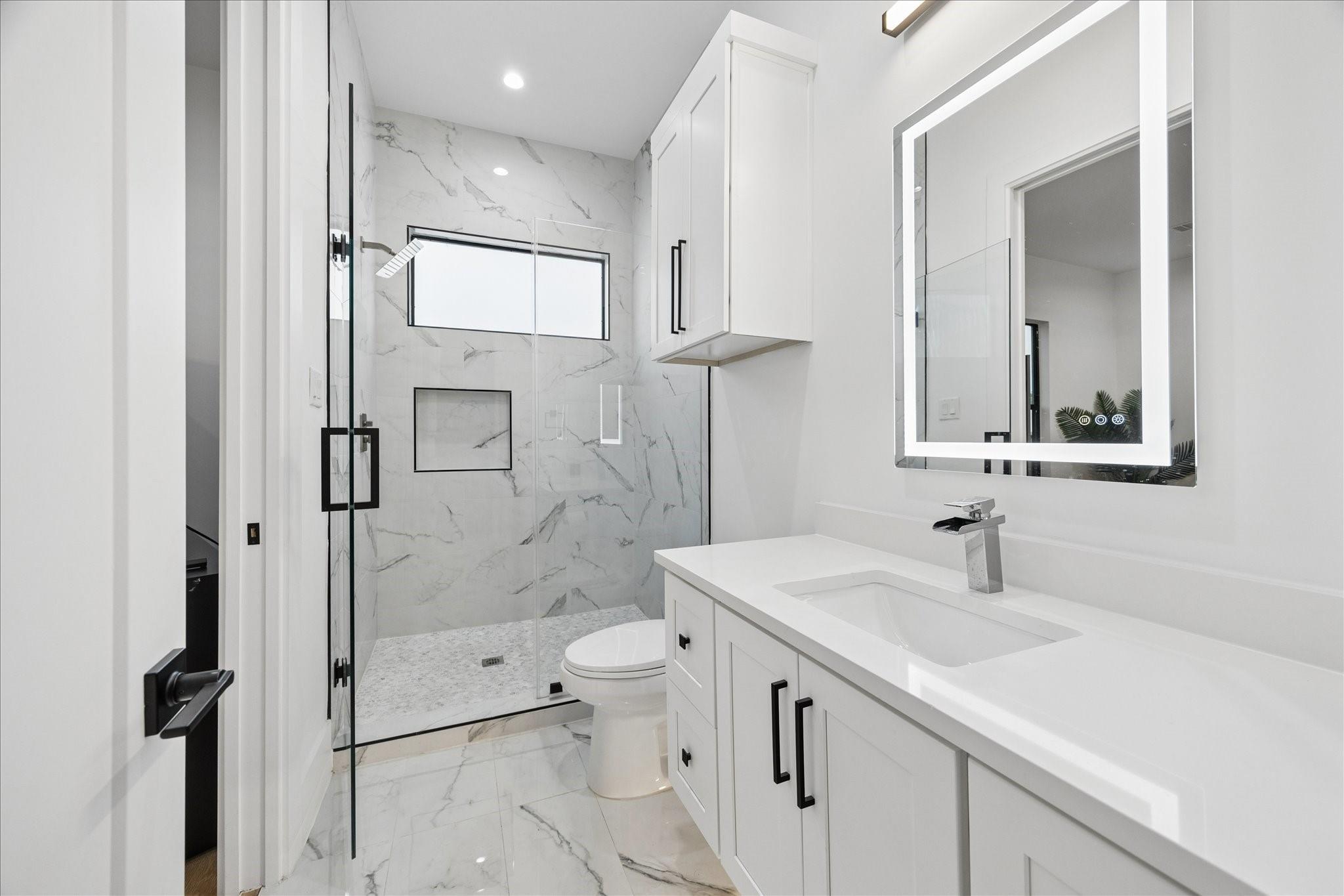 209 W 10th 1/2 Street