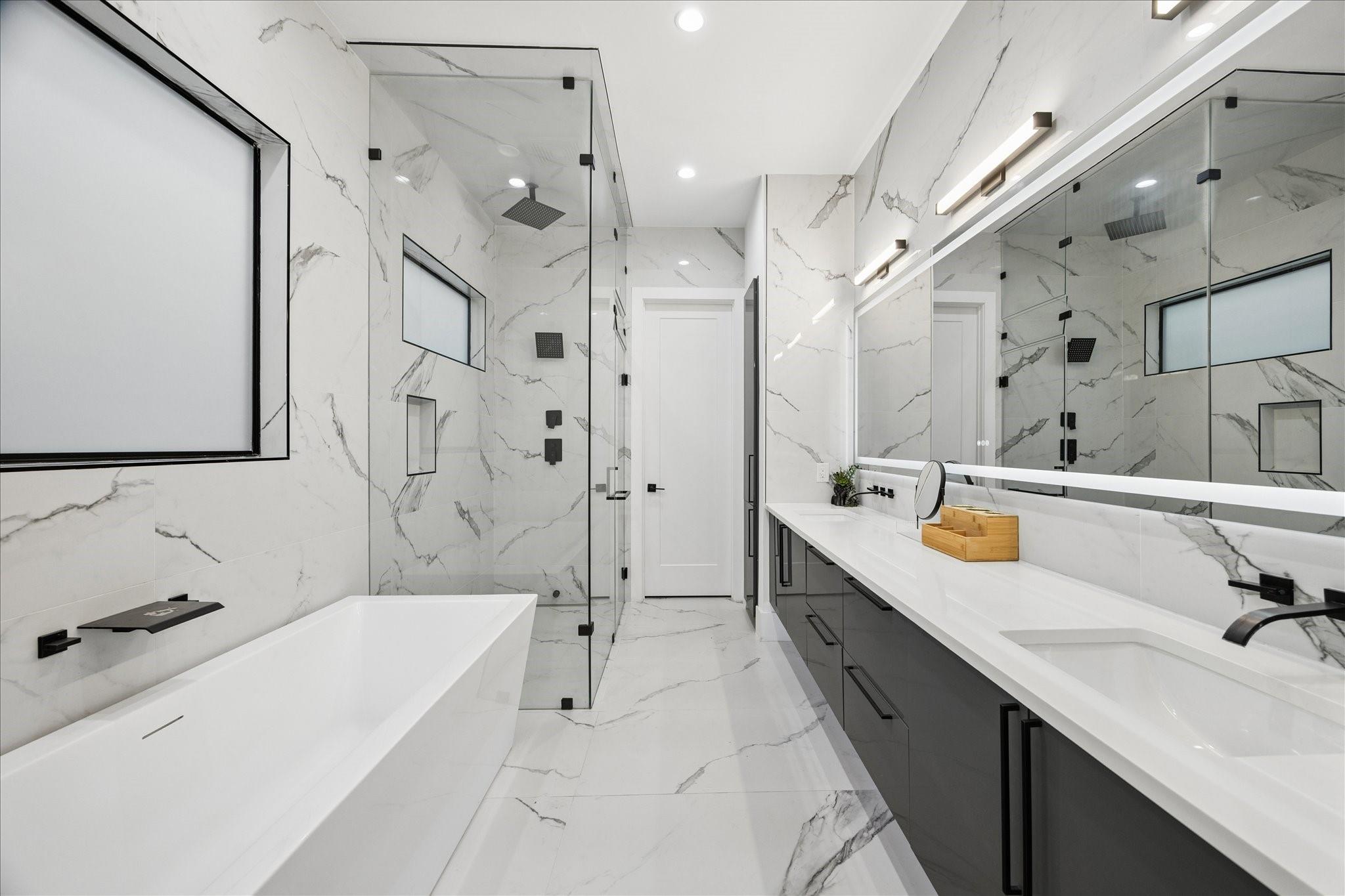 209 W 10th 1/2 Street
