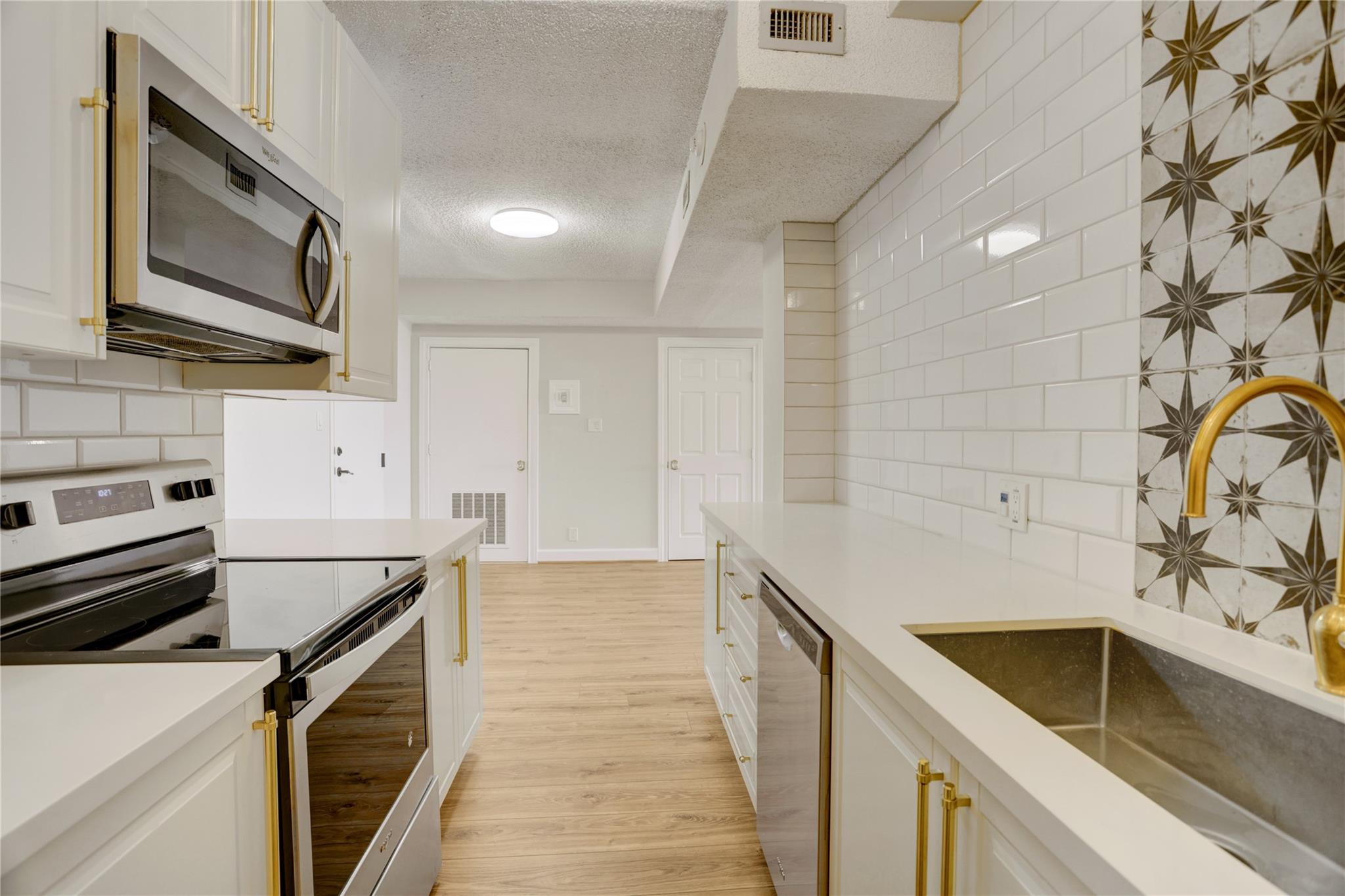 1400 Hermann Drive # 15D