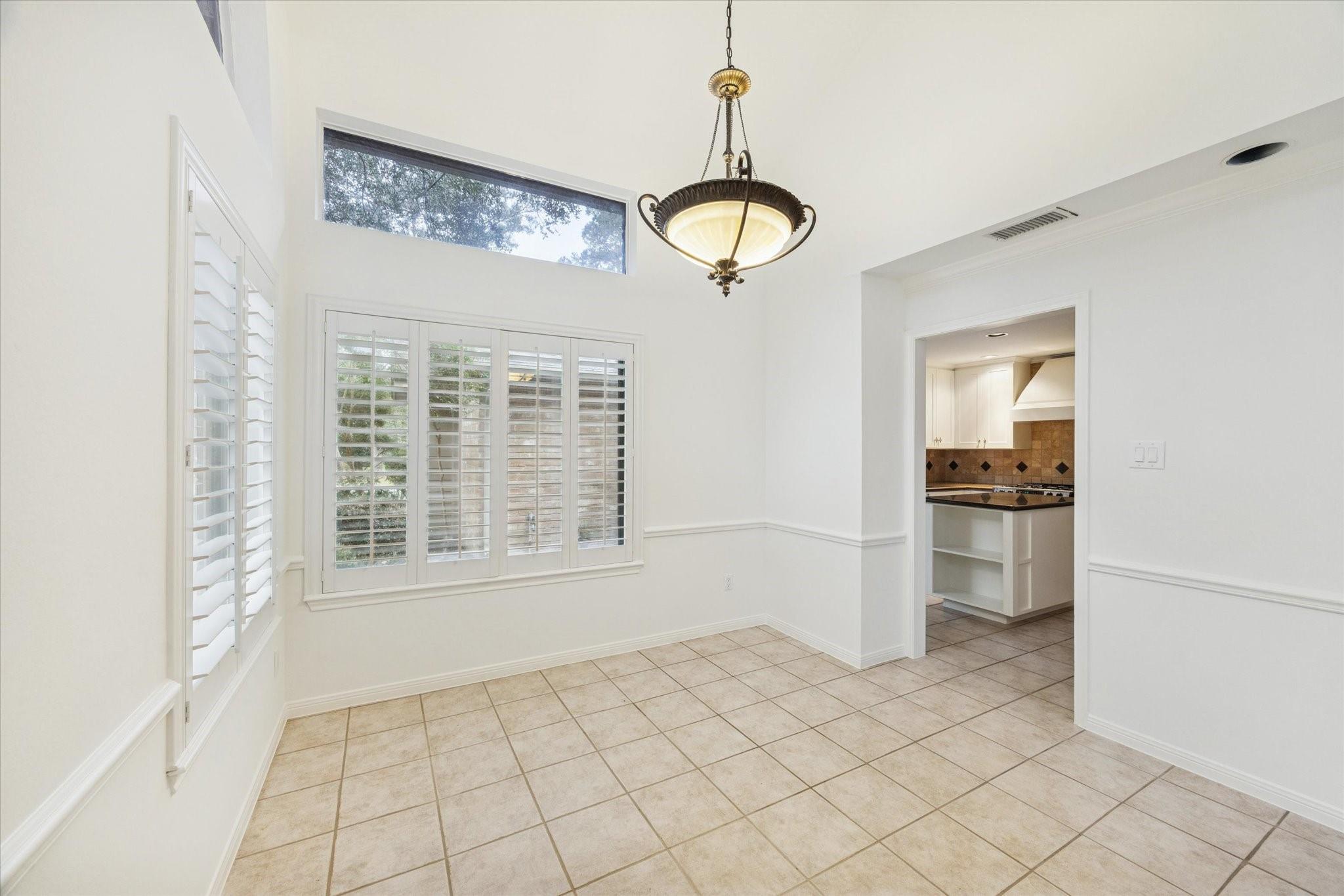12 Lakeridge Drive