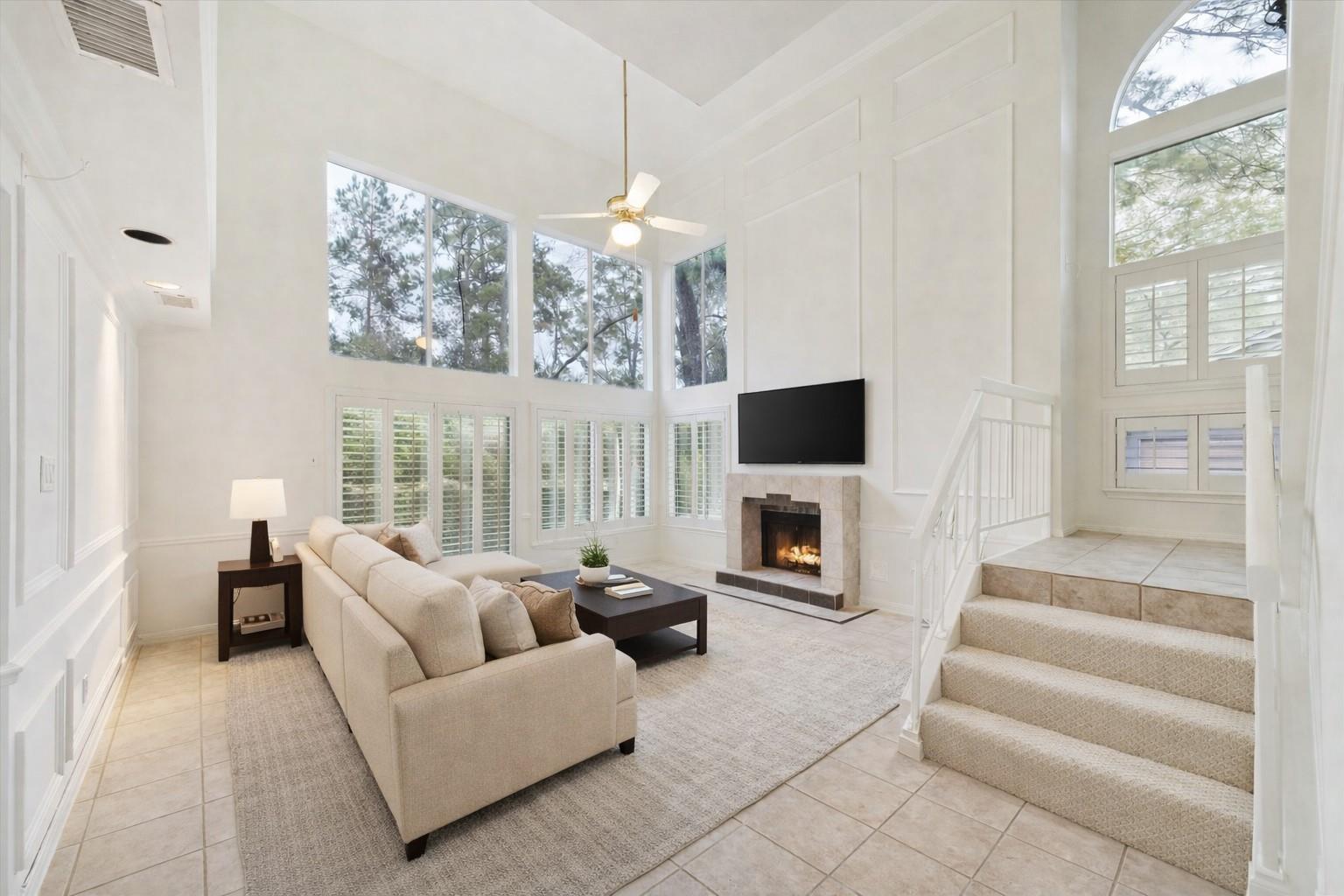 12 Lakeridge Drive