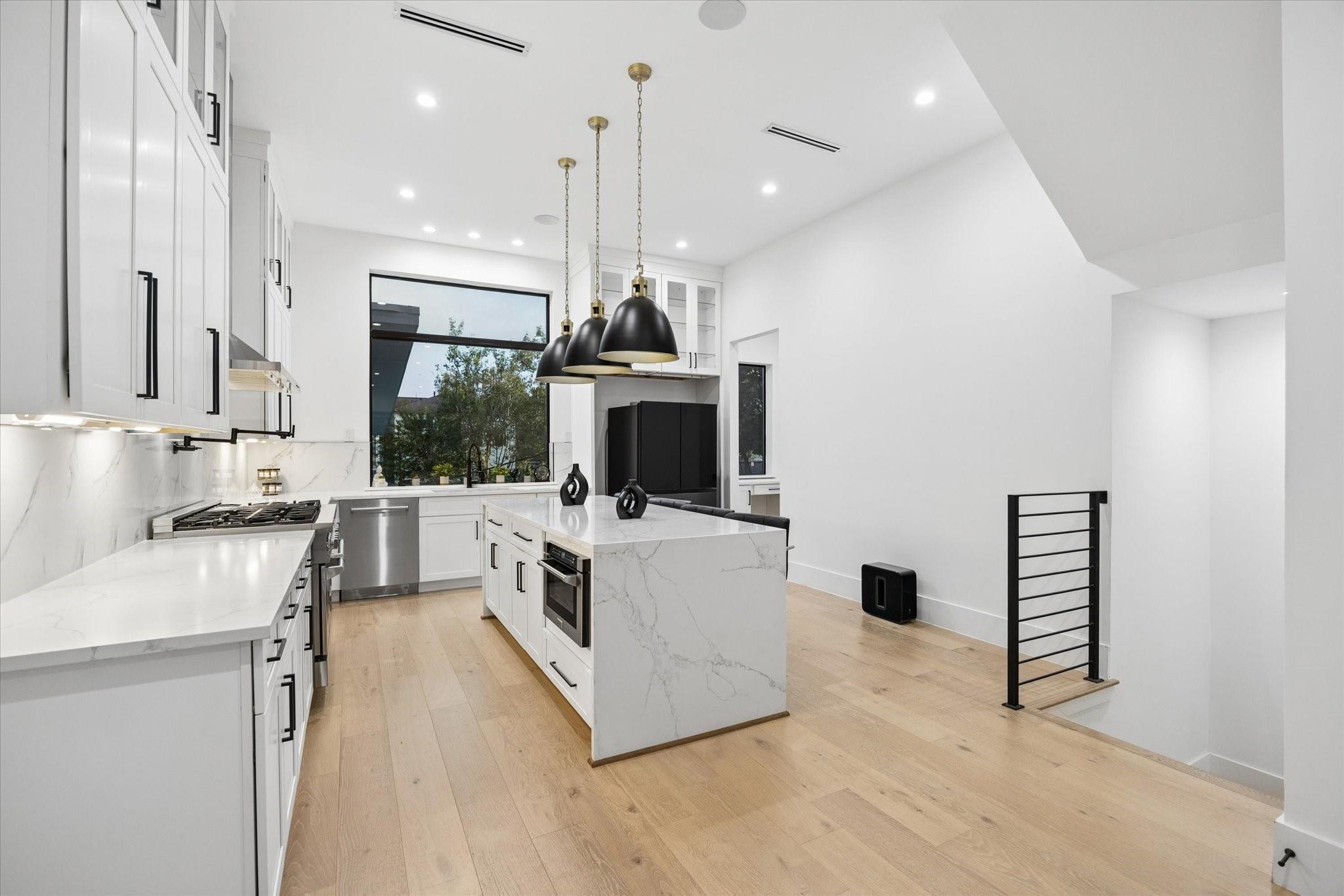 209 W 10th 1/2 Street