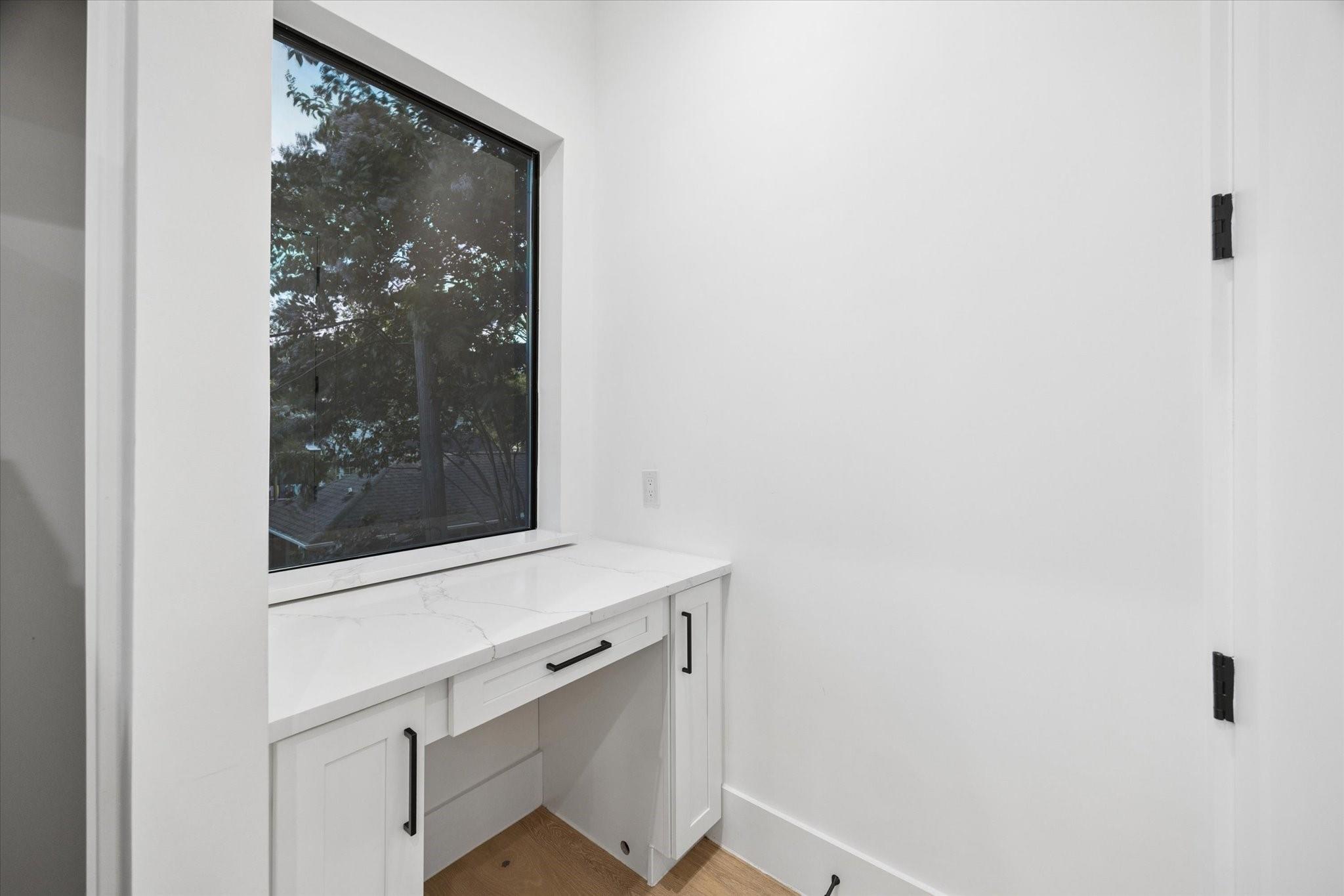 209 W 10th 1/2 Street