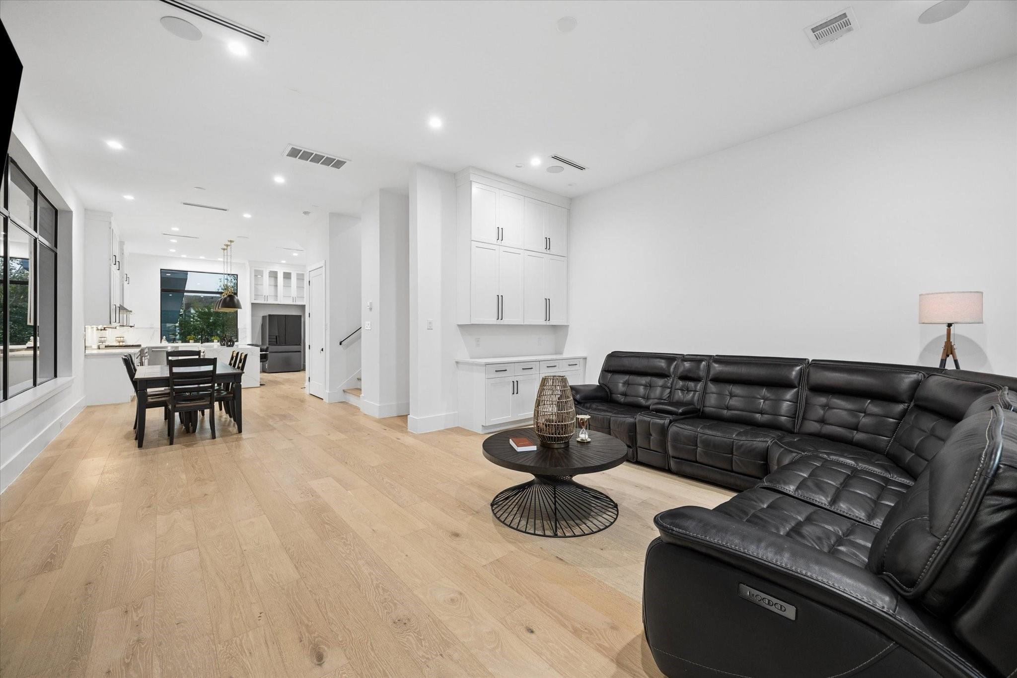 209 W 10th 1/2 Street