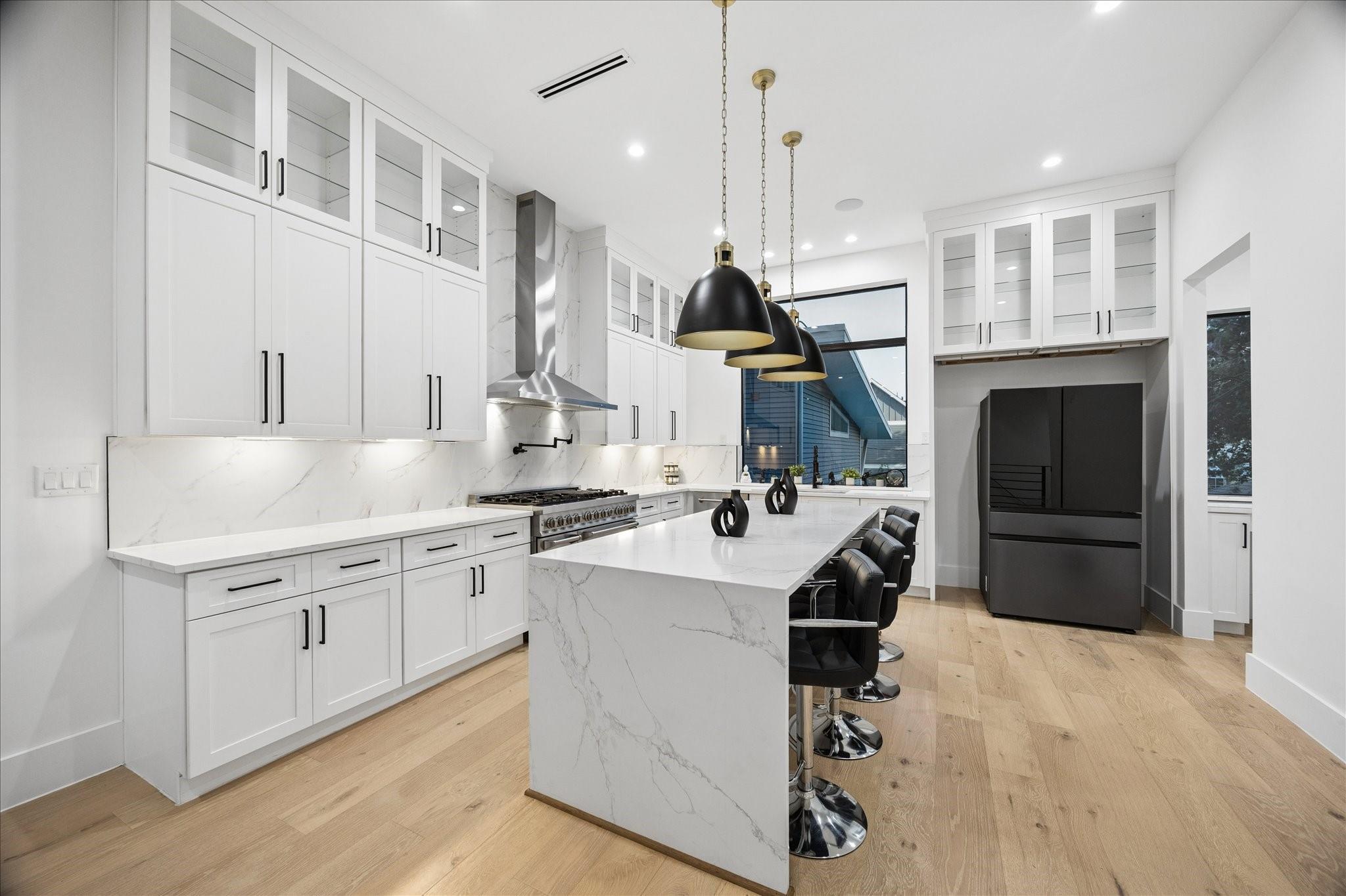 209 W 10th 1/2 Street