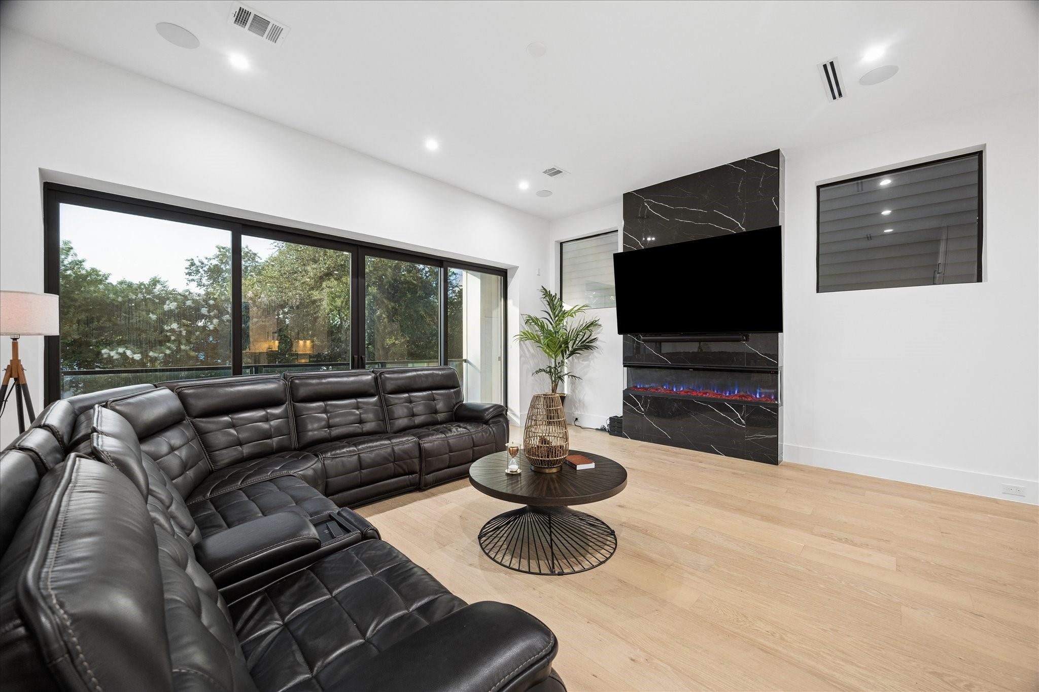 209 W 10th 1/2 Street