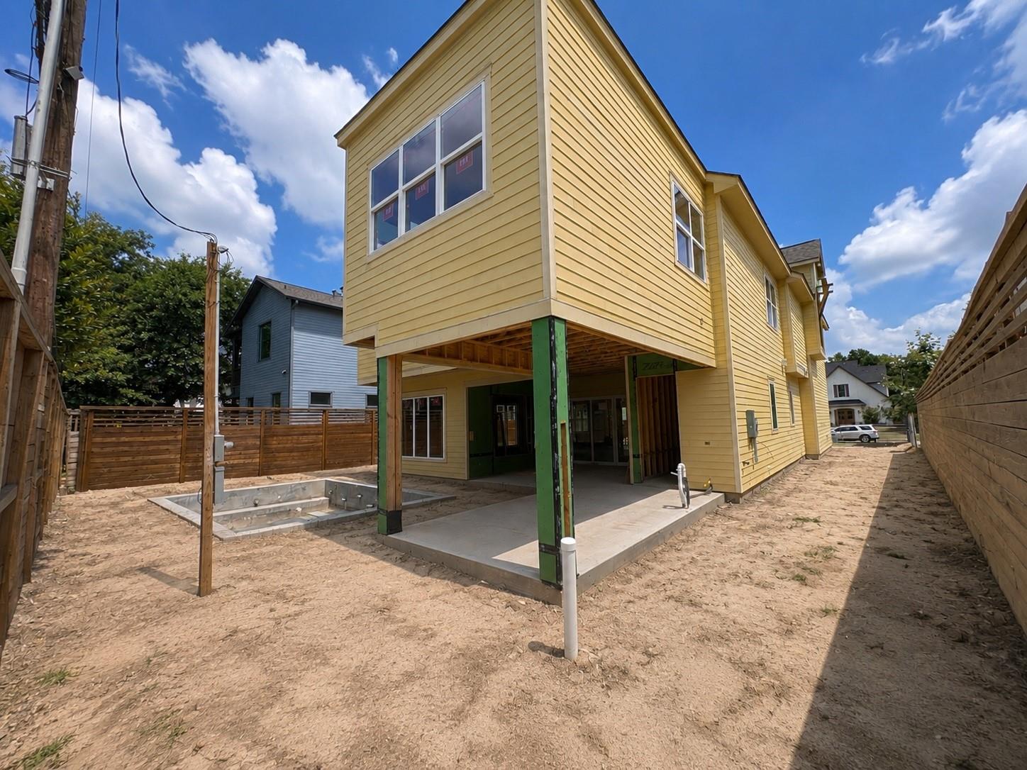 955 W 42nd Street