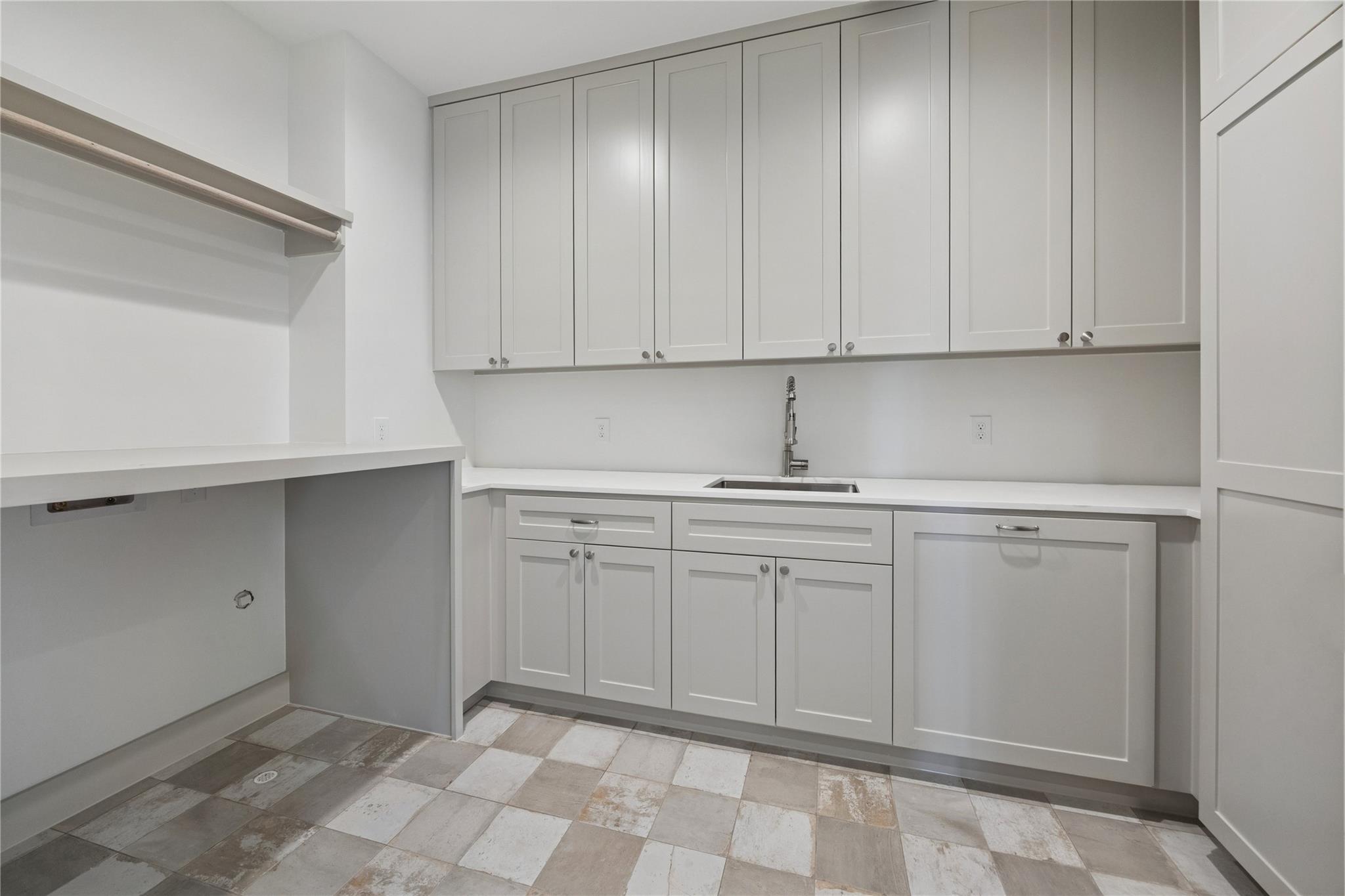 955 W 42nd Street