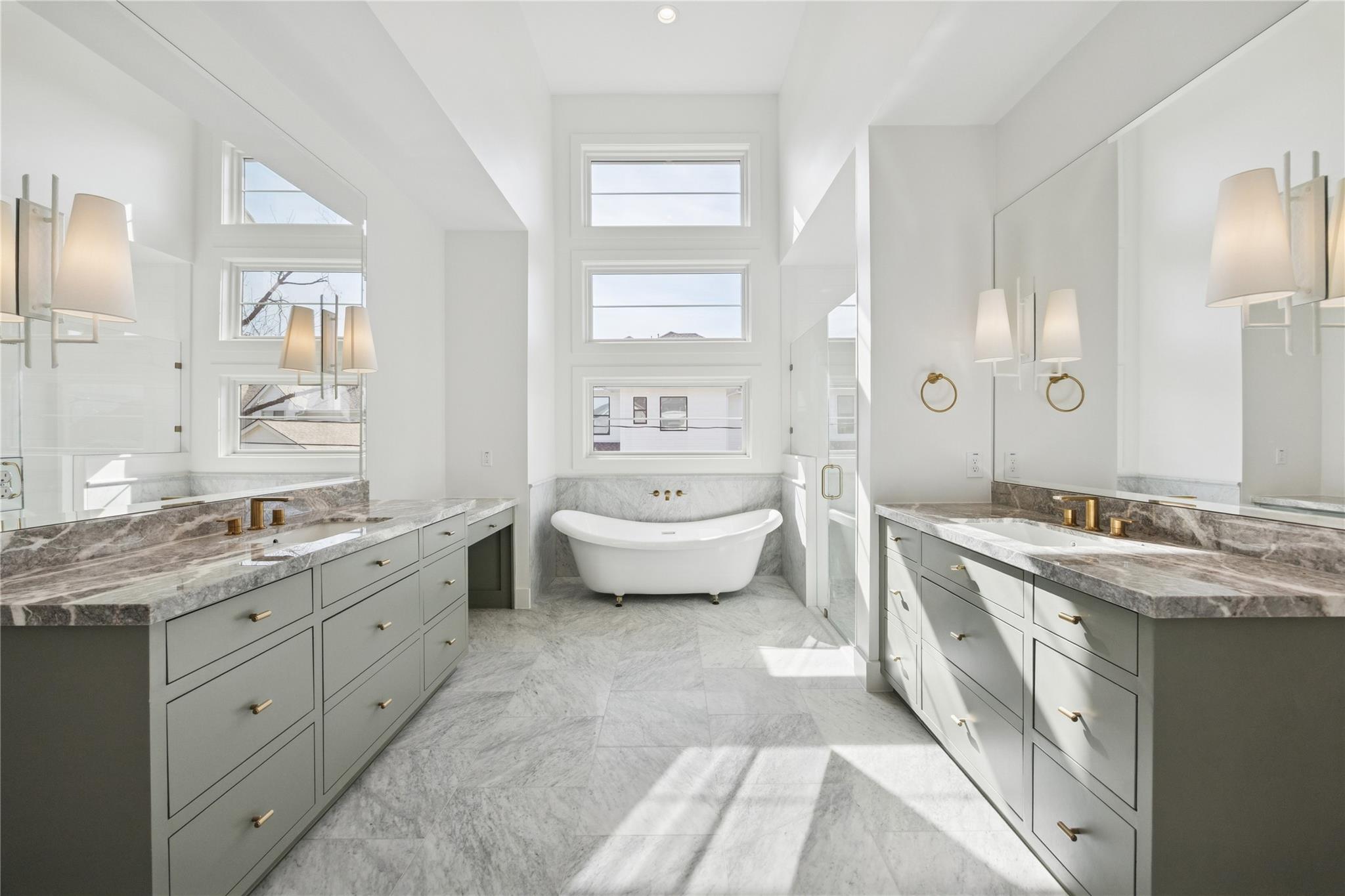 955 W 42nd Street
