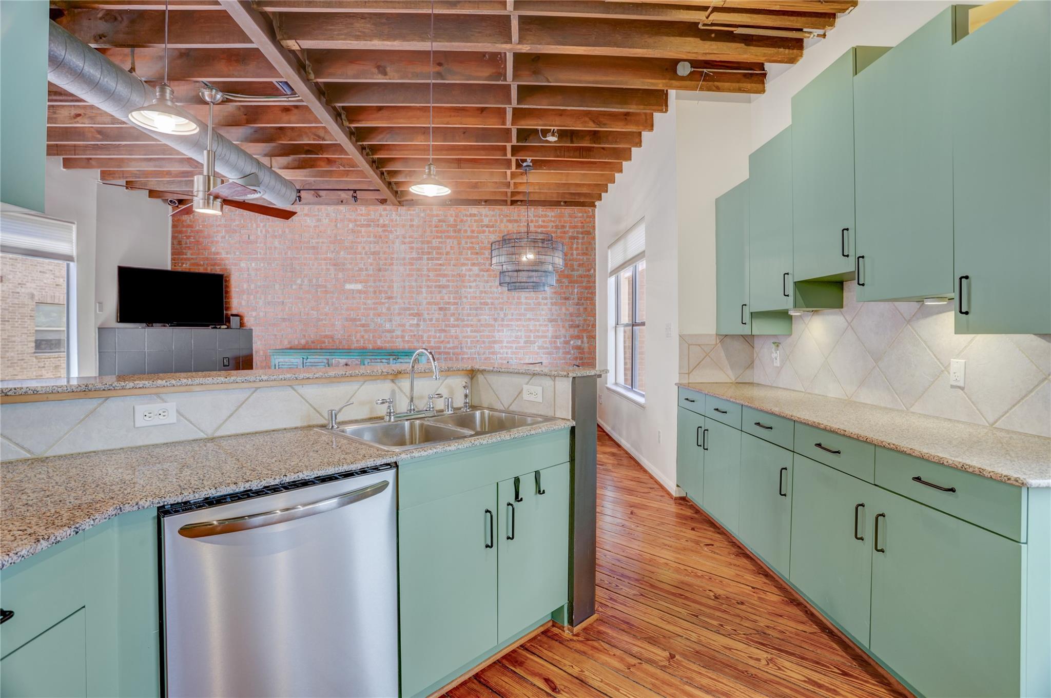 702 W Clay Street