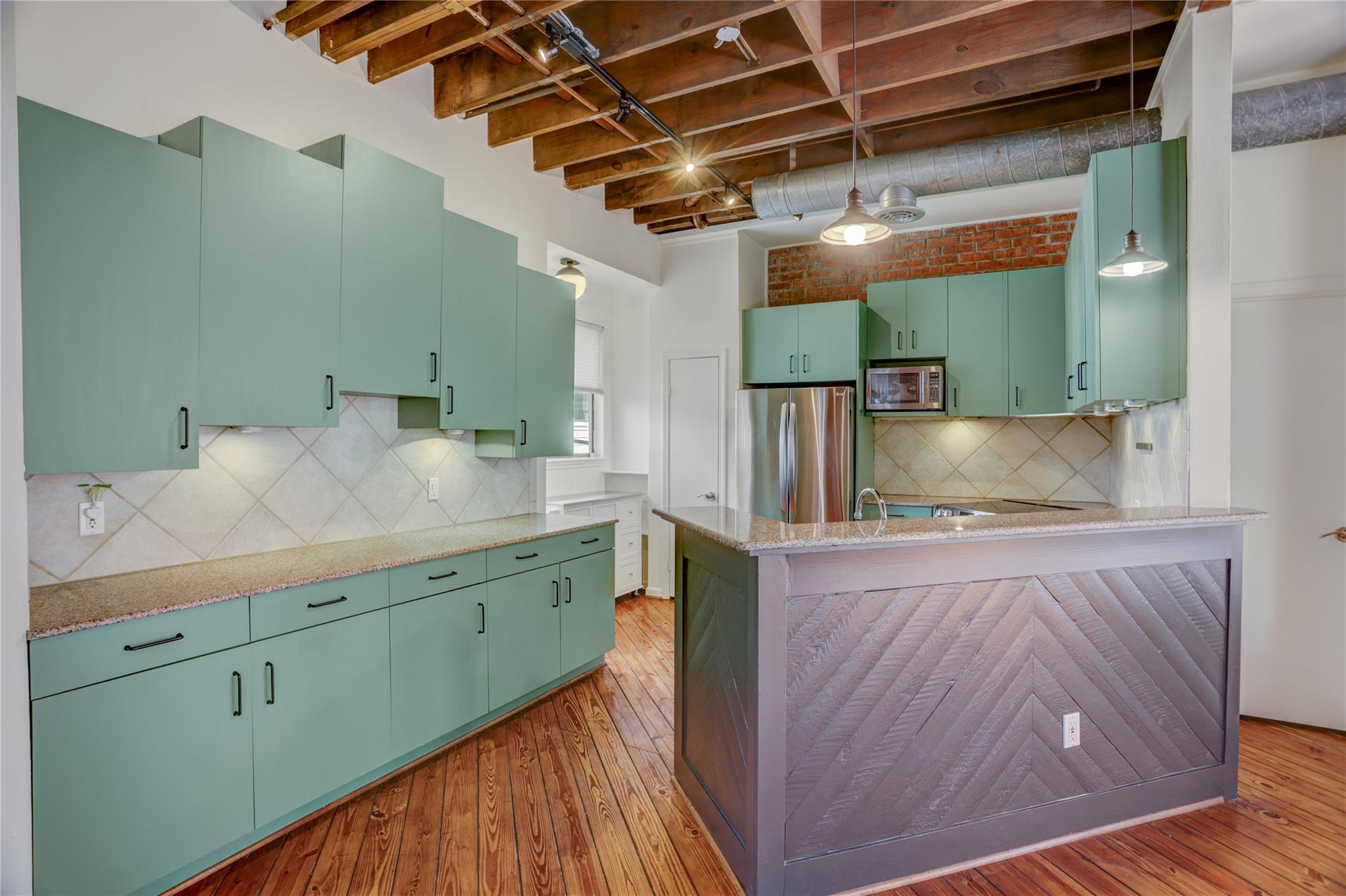 702 W Clay Street