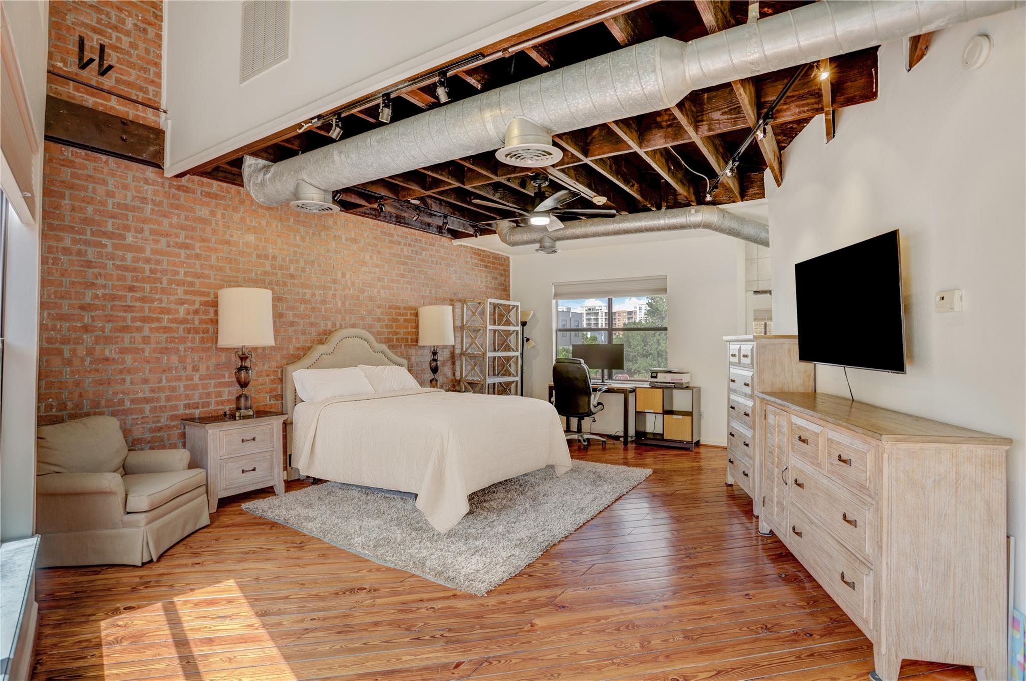 702 W Clay Street