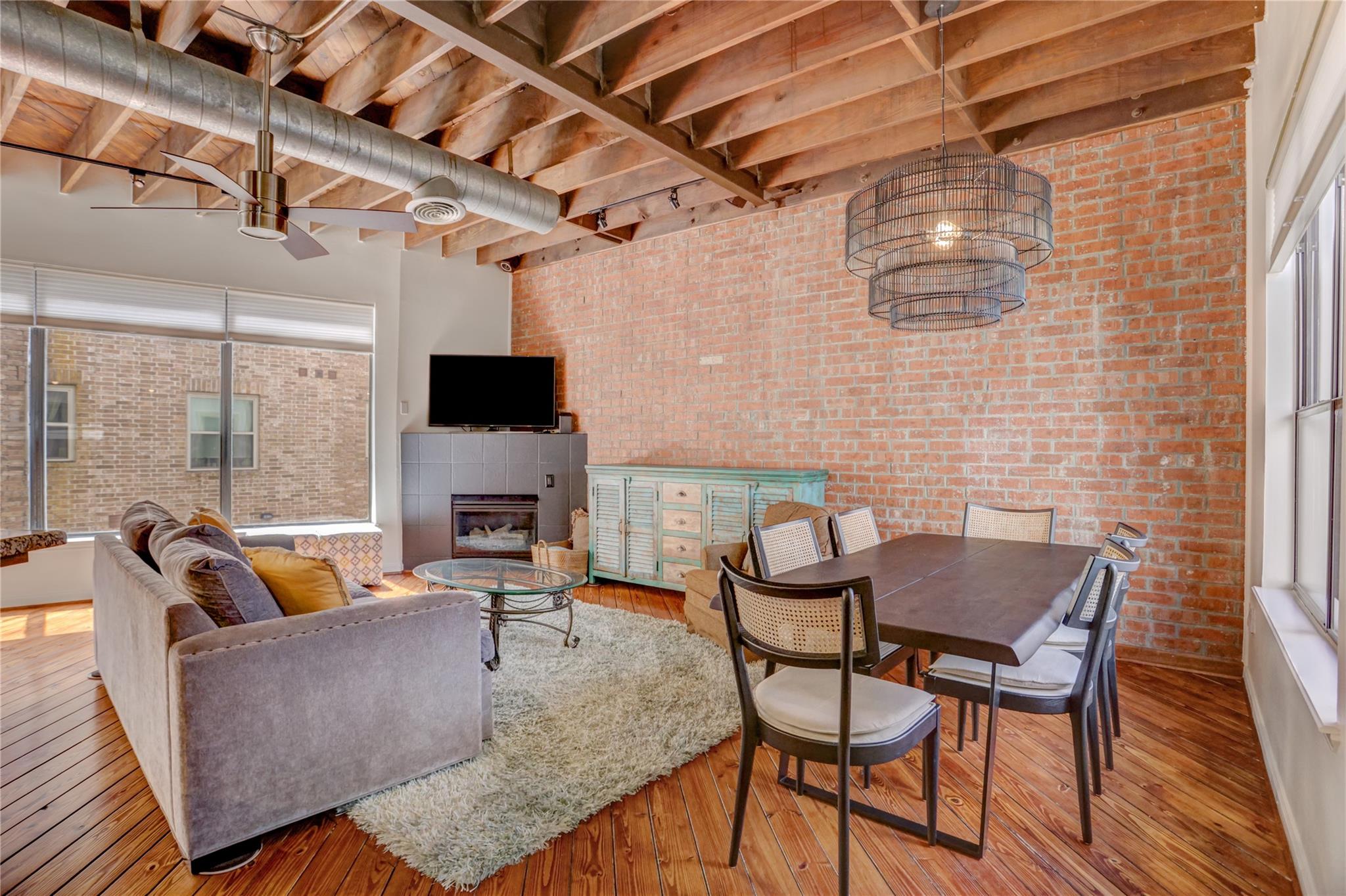 702 W Clay Street