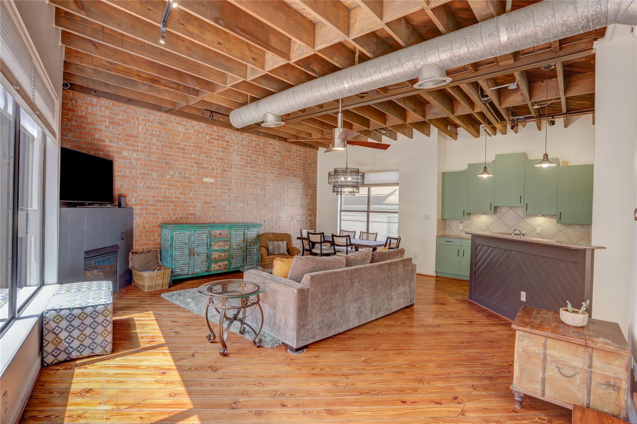 702 W Clay Street