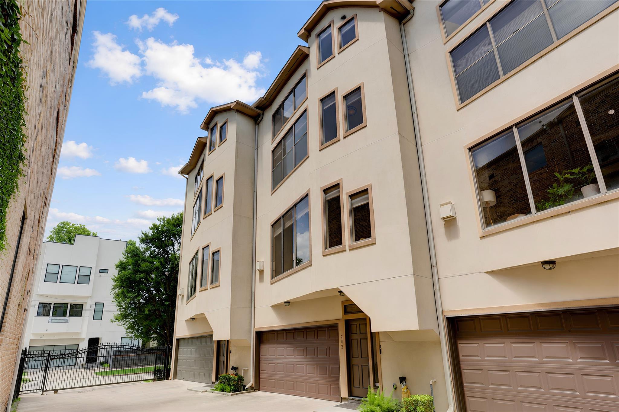 702 W Clay Street