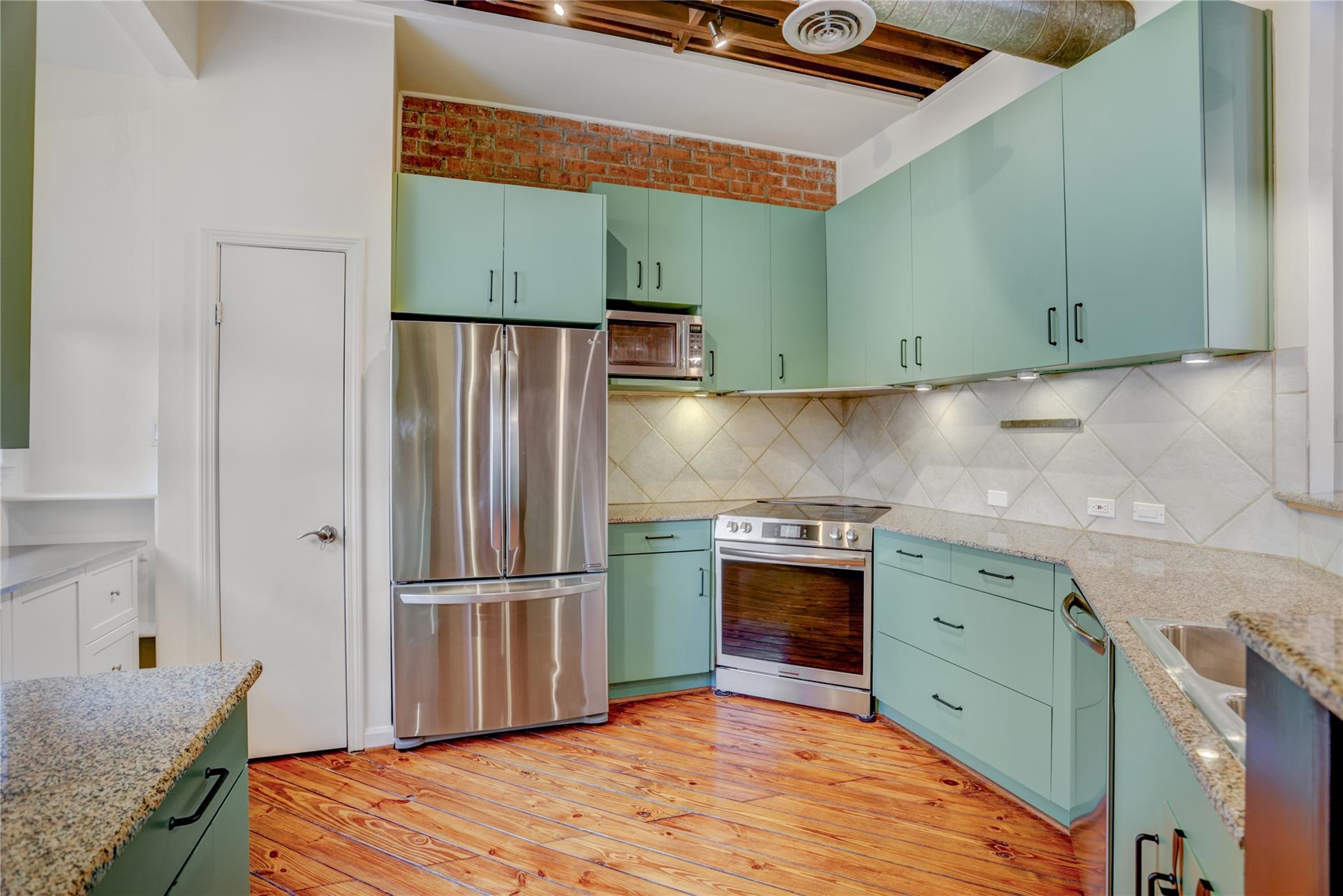 702 W Clay Street