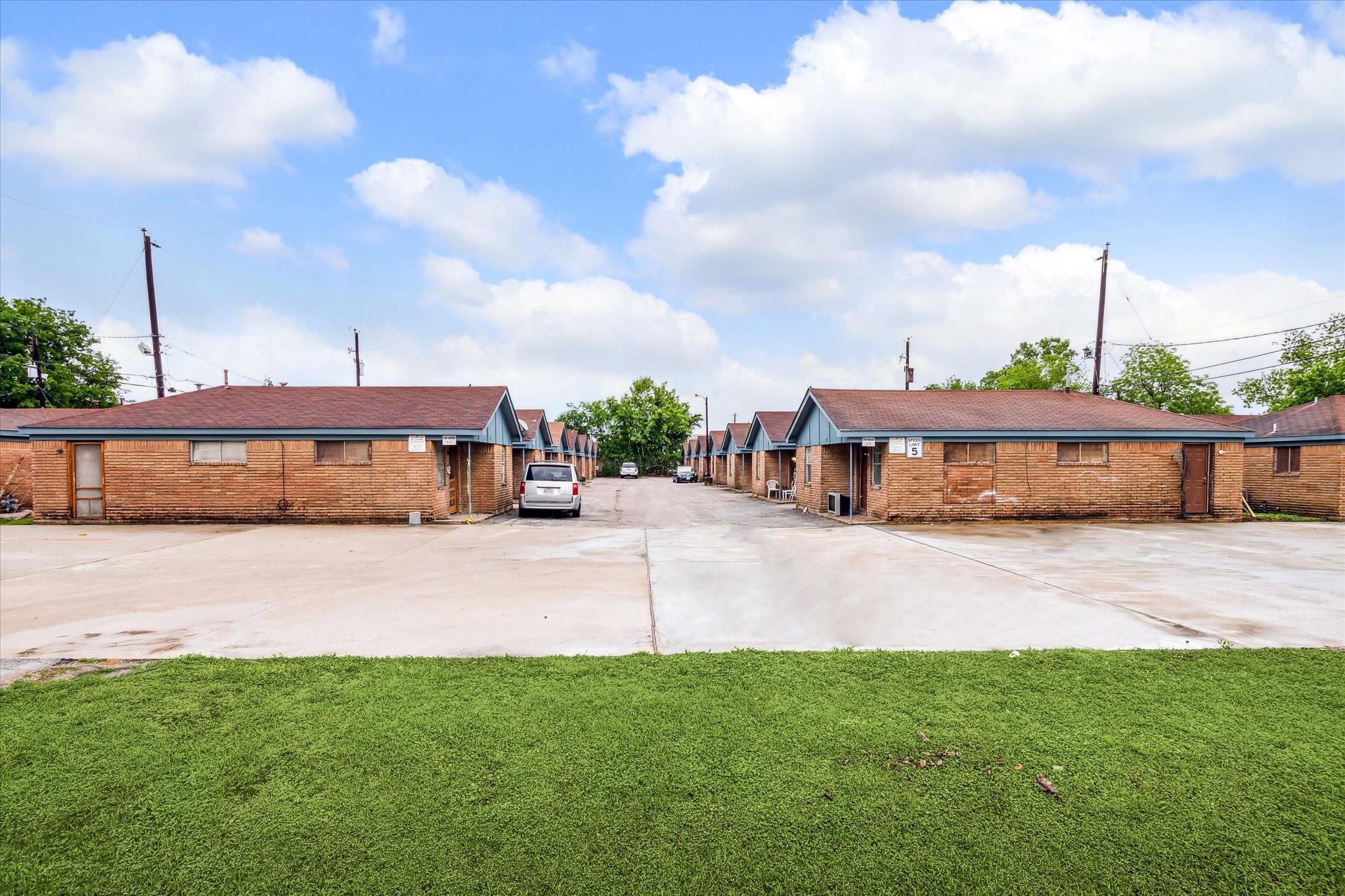 5716 Pickfair Street # 27 Unit: 14-27