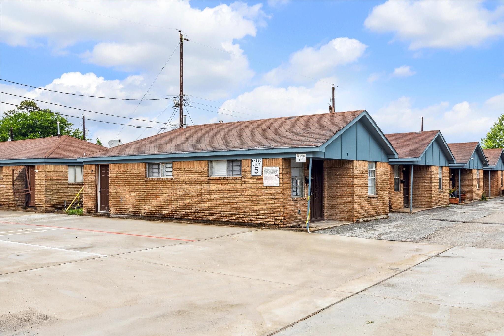 5716 Pickfair Street # 27 Unit: 14-27