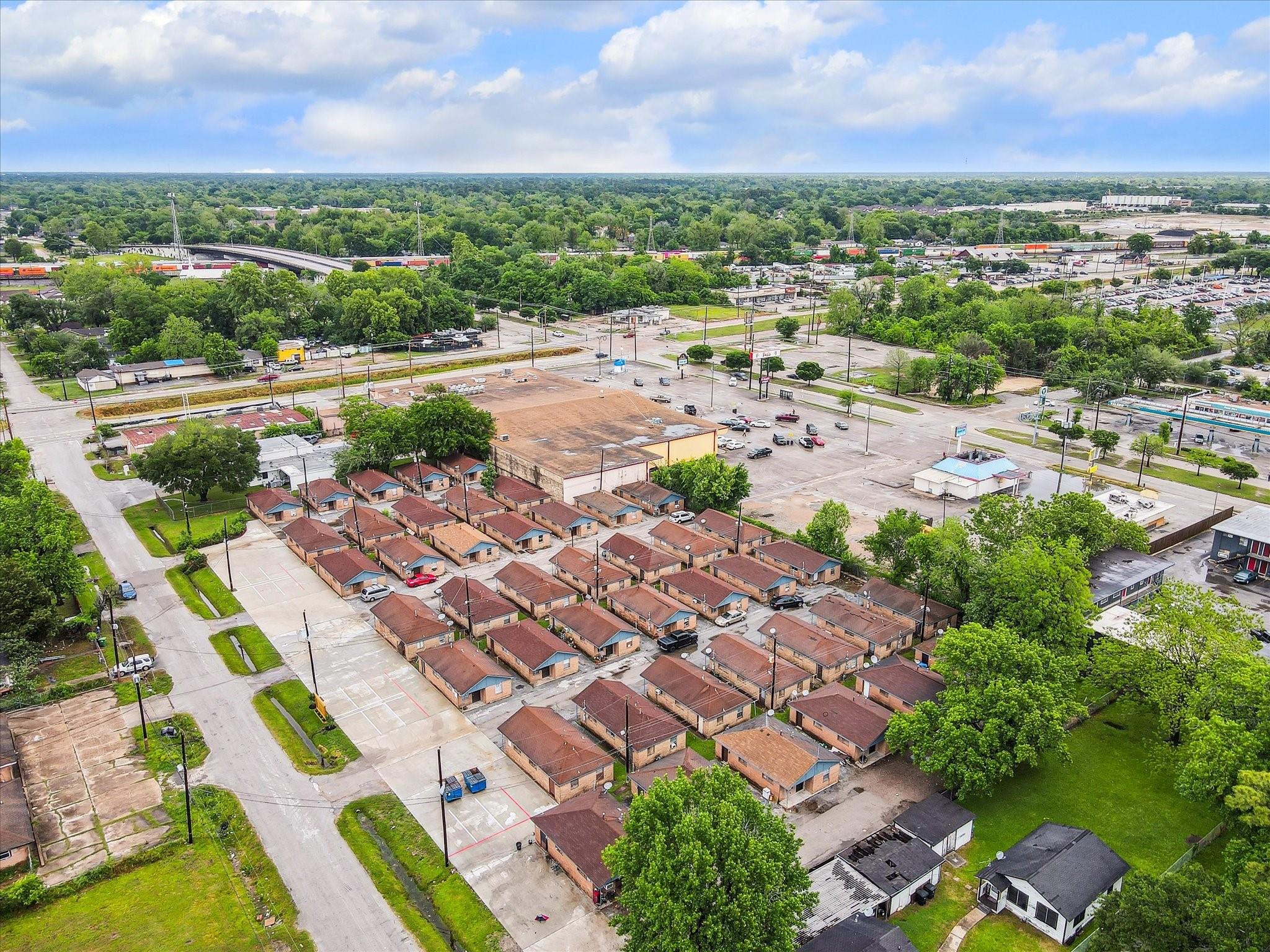 5716 Pickfair Street # 27 Unit: 14-27