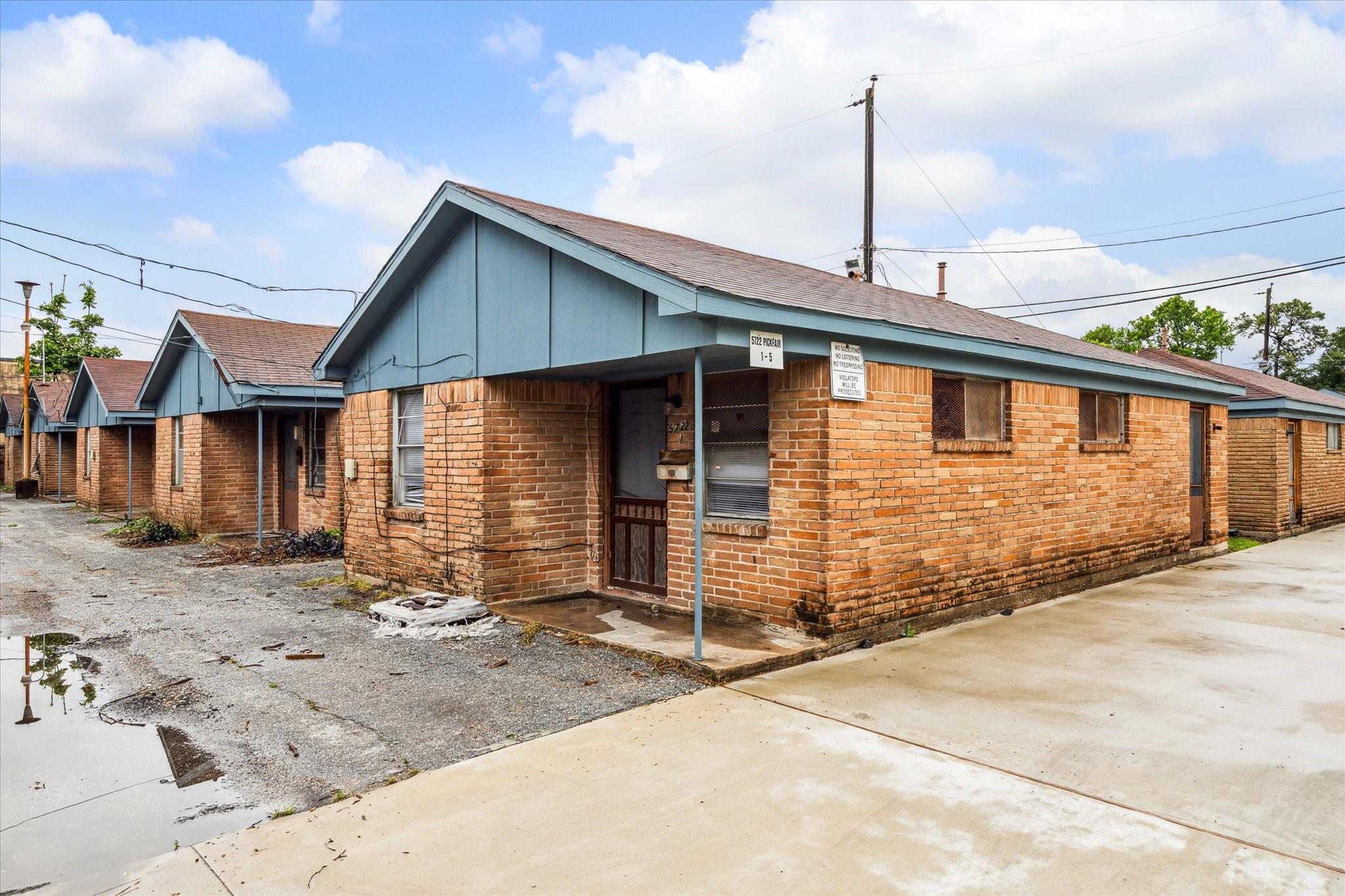 5716 Pickfair Street # 27 Unit: 14-27