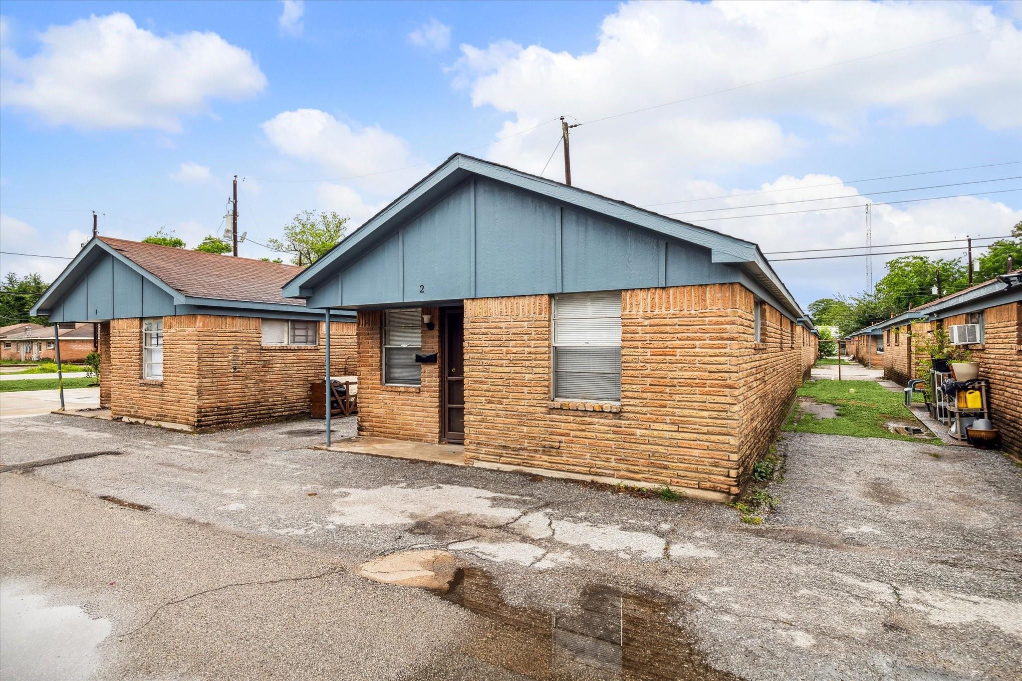 5716 Pickfair Street # 27 Unit: 14-27