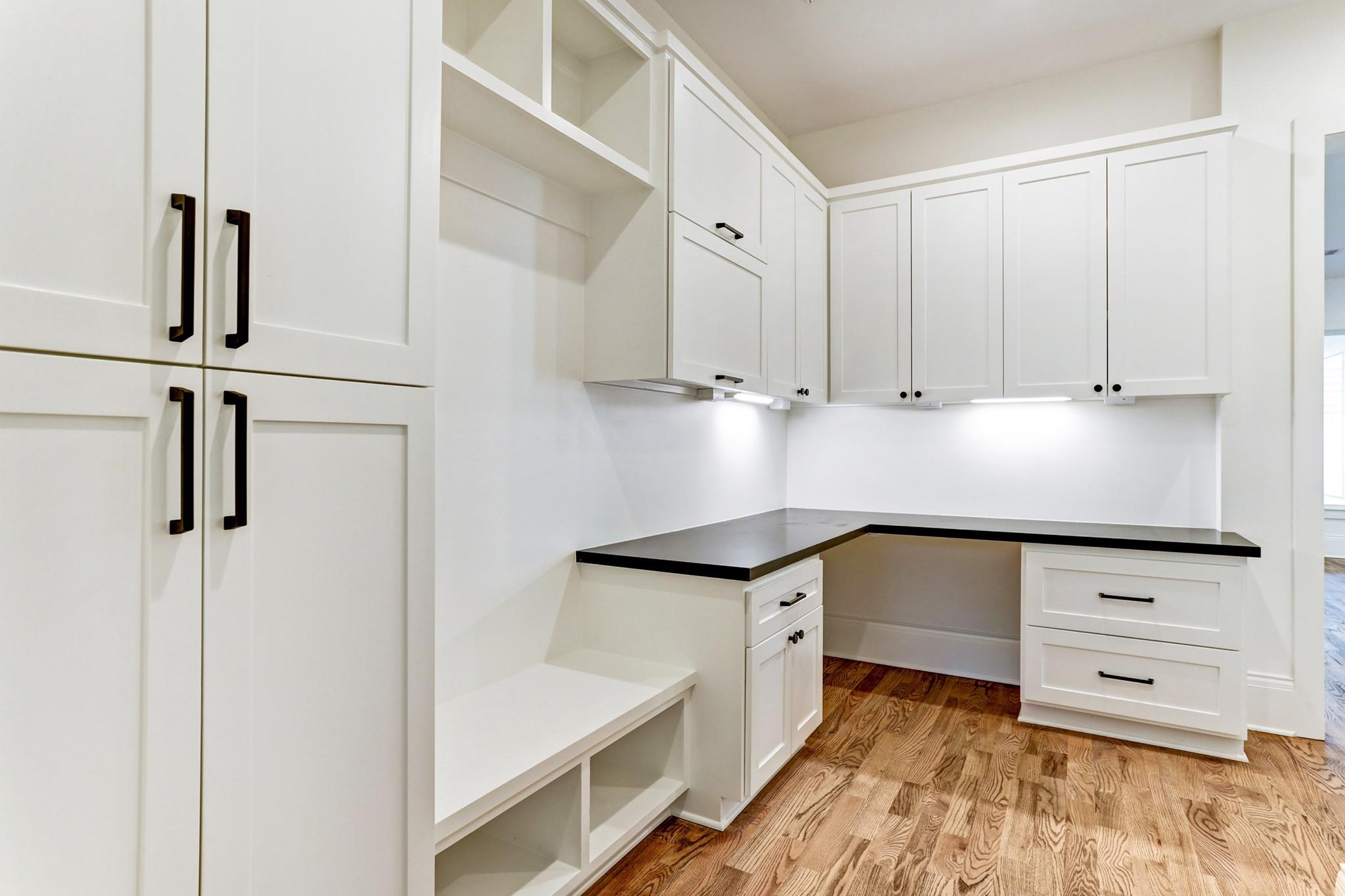 1050 W 42nd Street