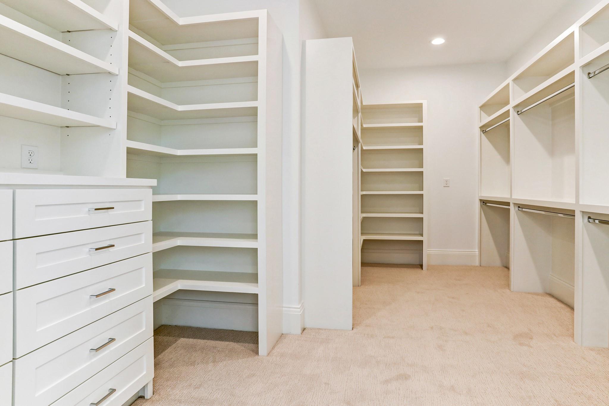 1050 W 42nd Street