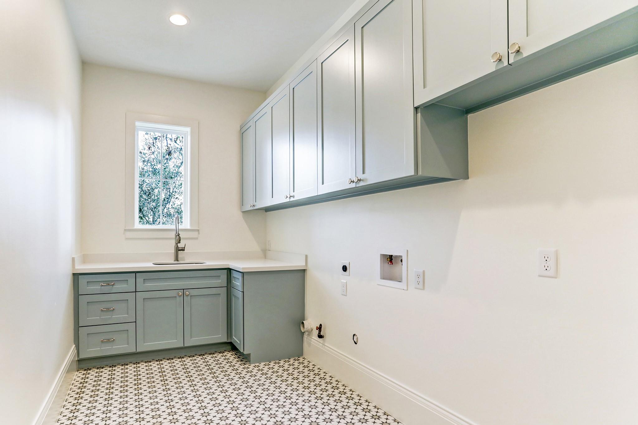 1050 W 42nd Street