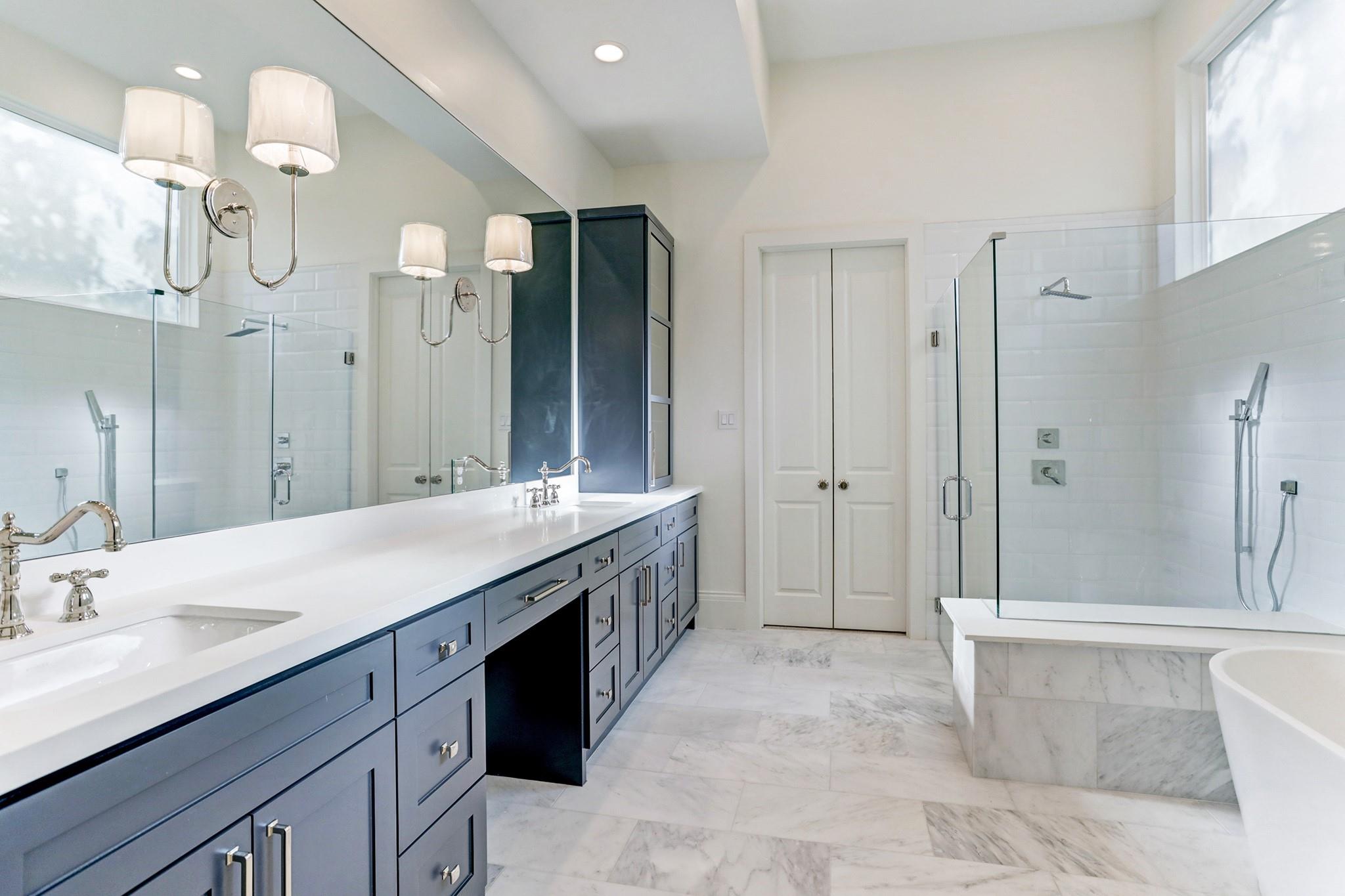 1050 W 42nd Street