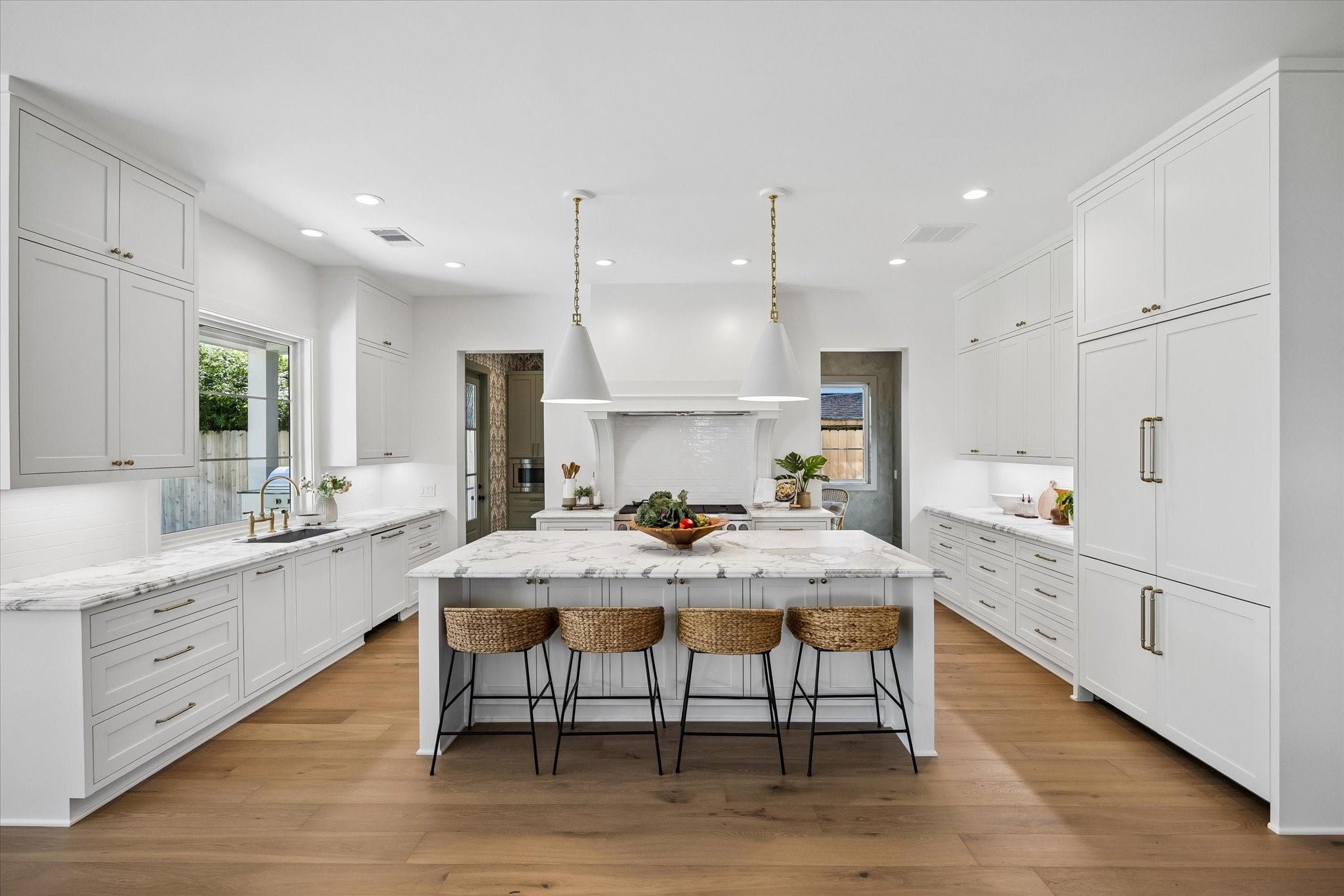 826 W 41st Street