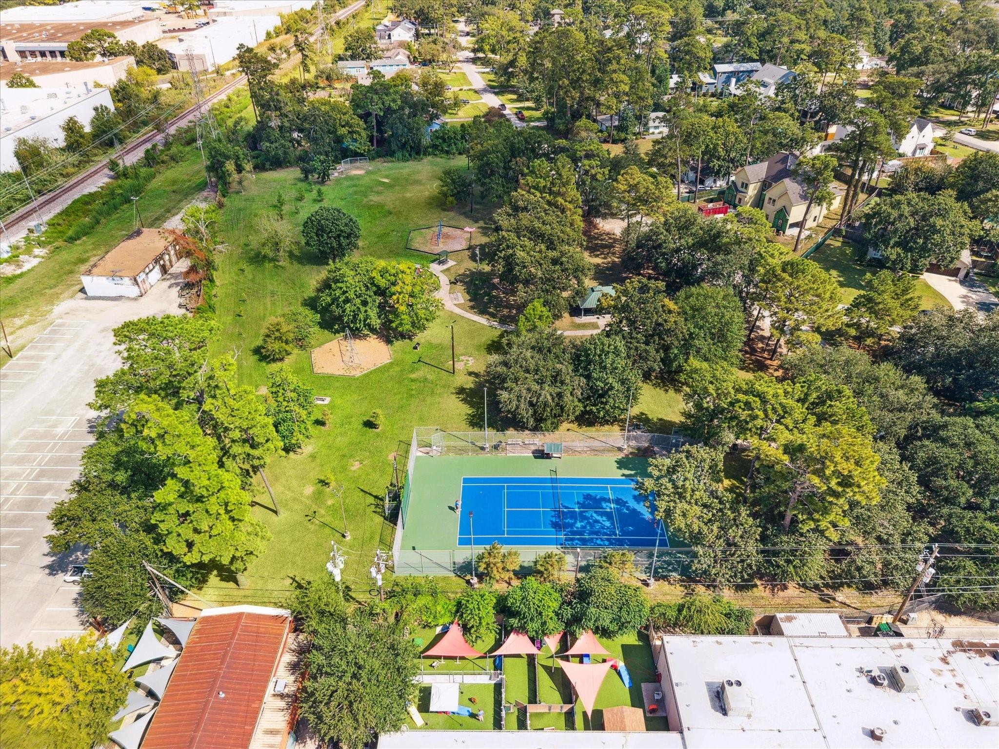 826 W 41st Street