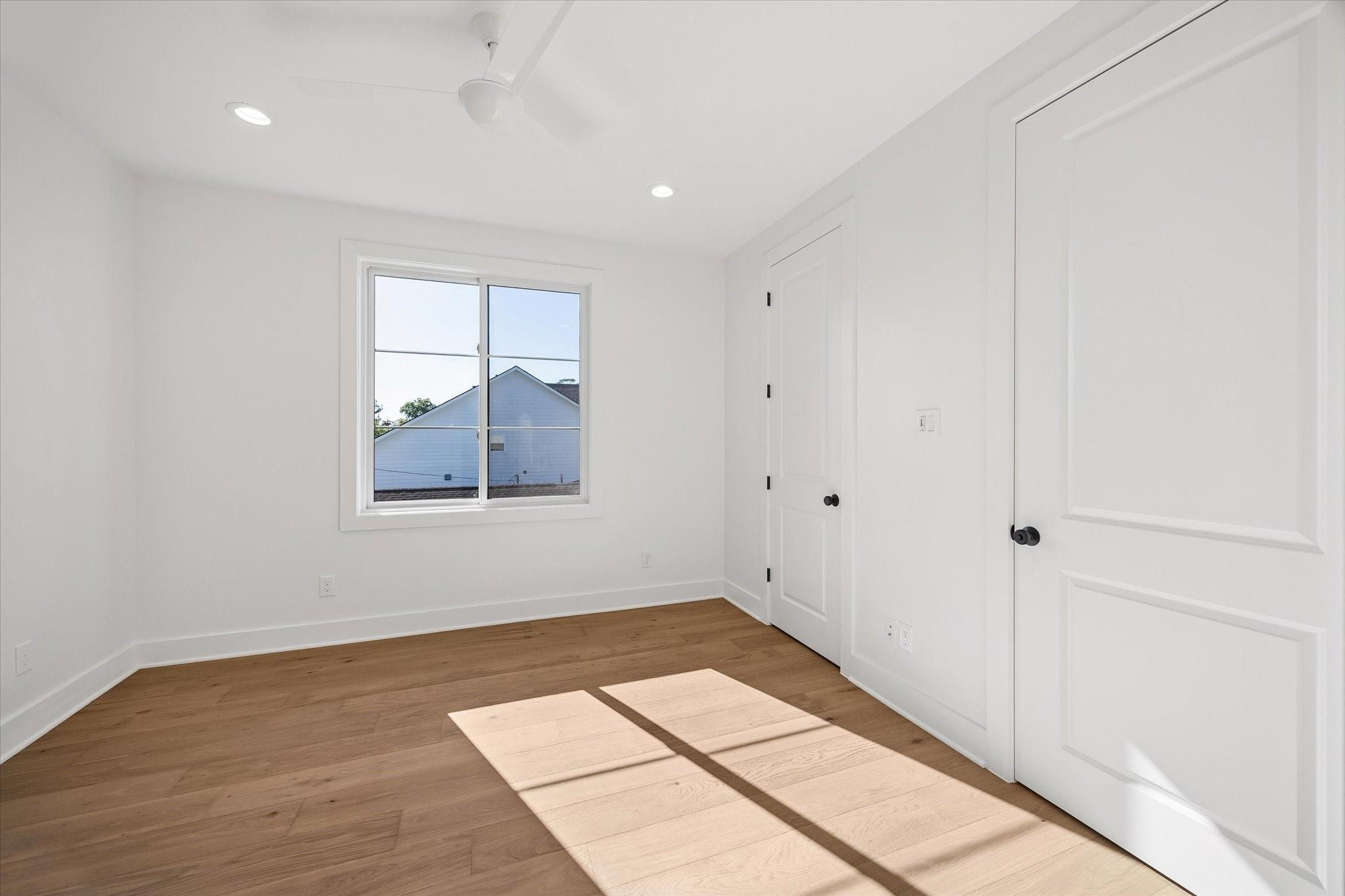 826 W 41st Street
