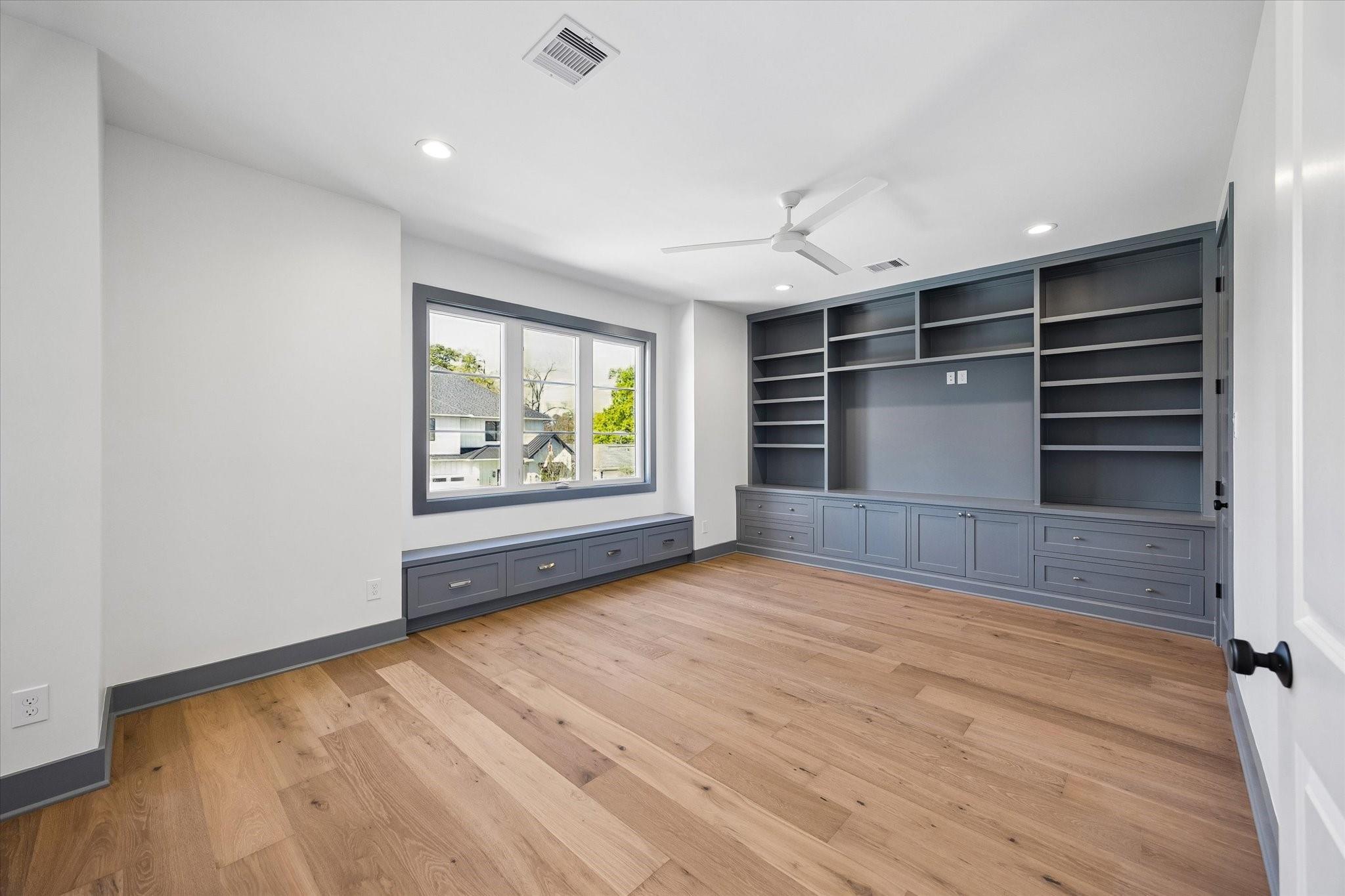 826 W 41st Street