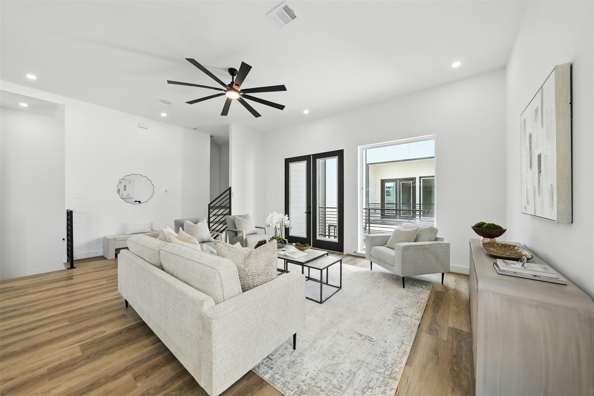 1913 Hoskins Drive # H