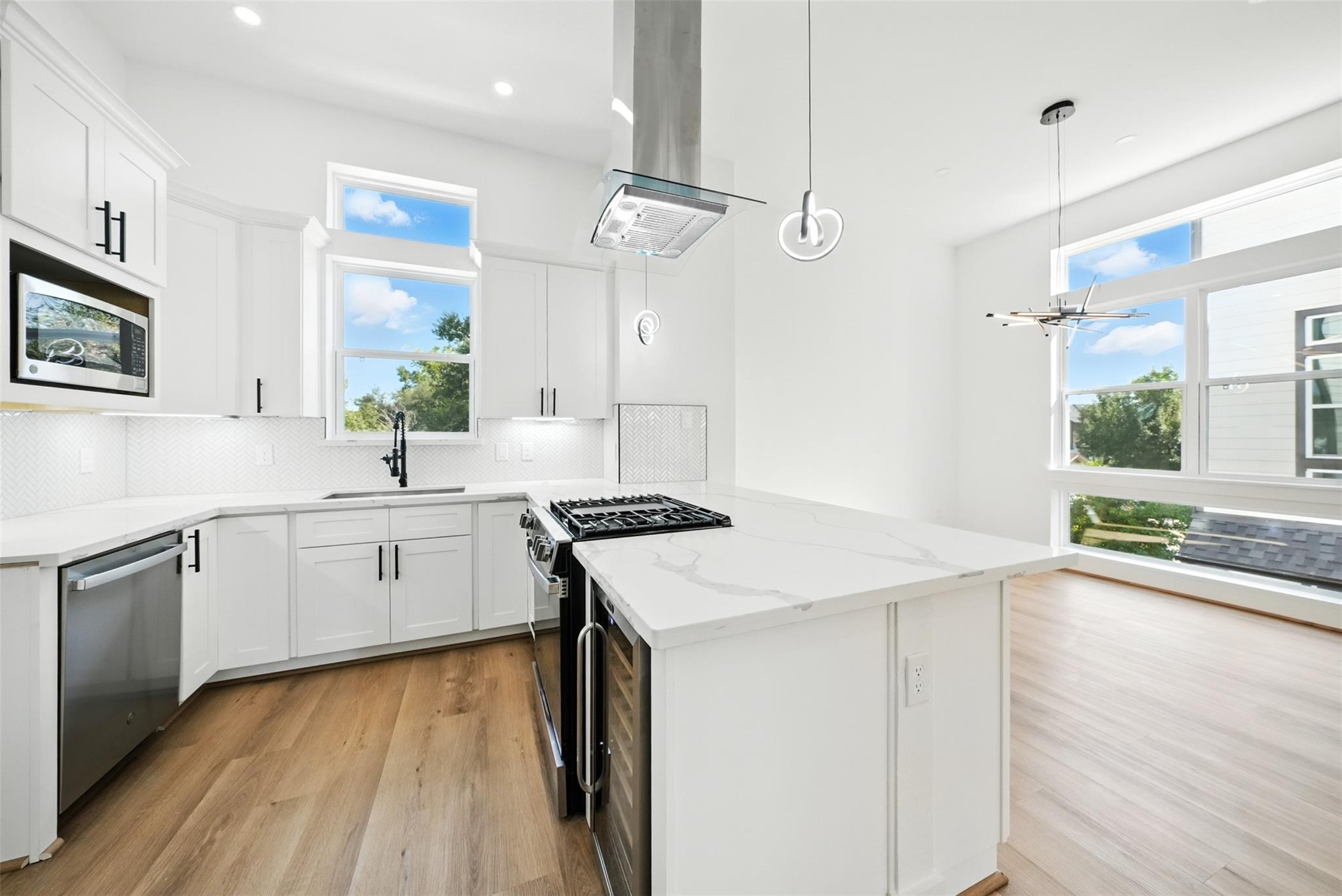 1913 Hoskins Drive # H