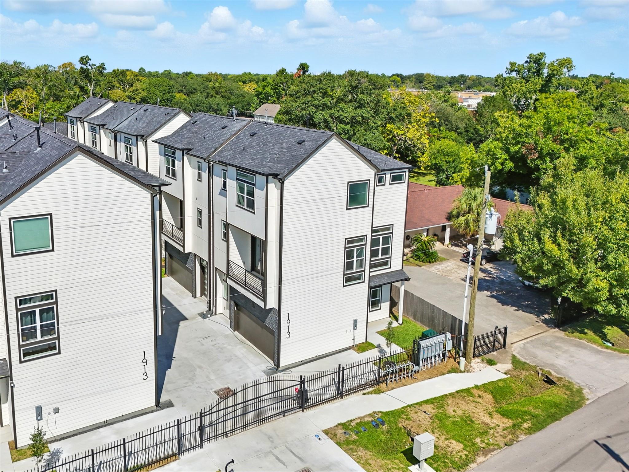 1913 Hoskins Drive # H