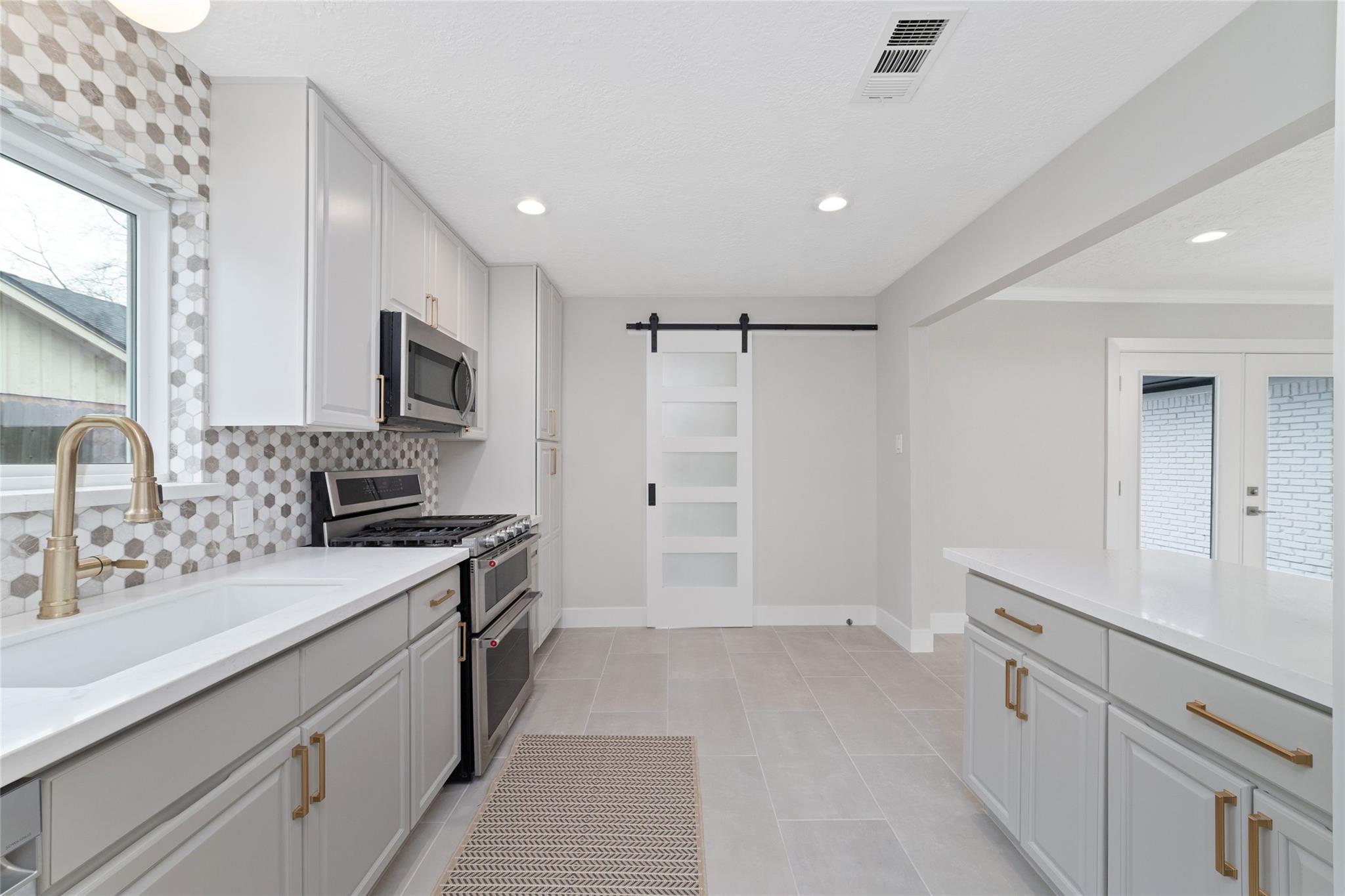 10206 Oakpoint Drive