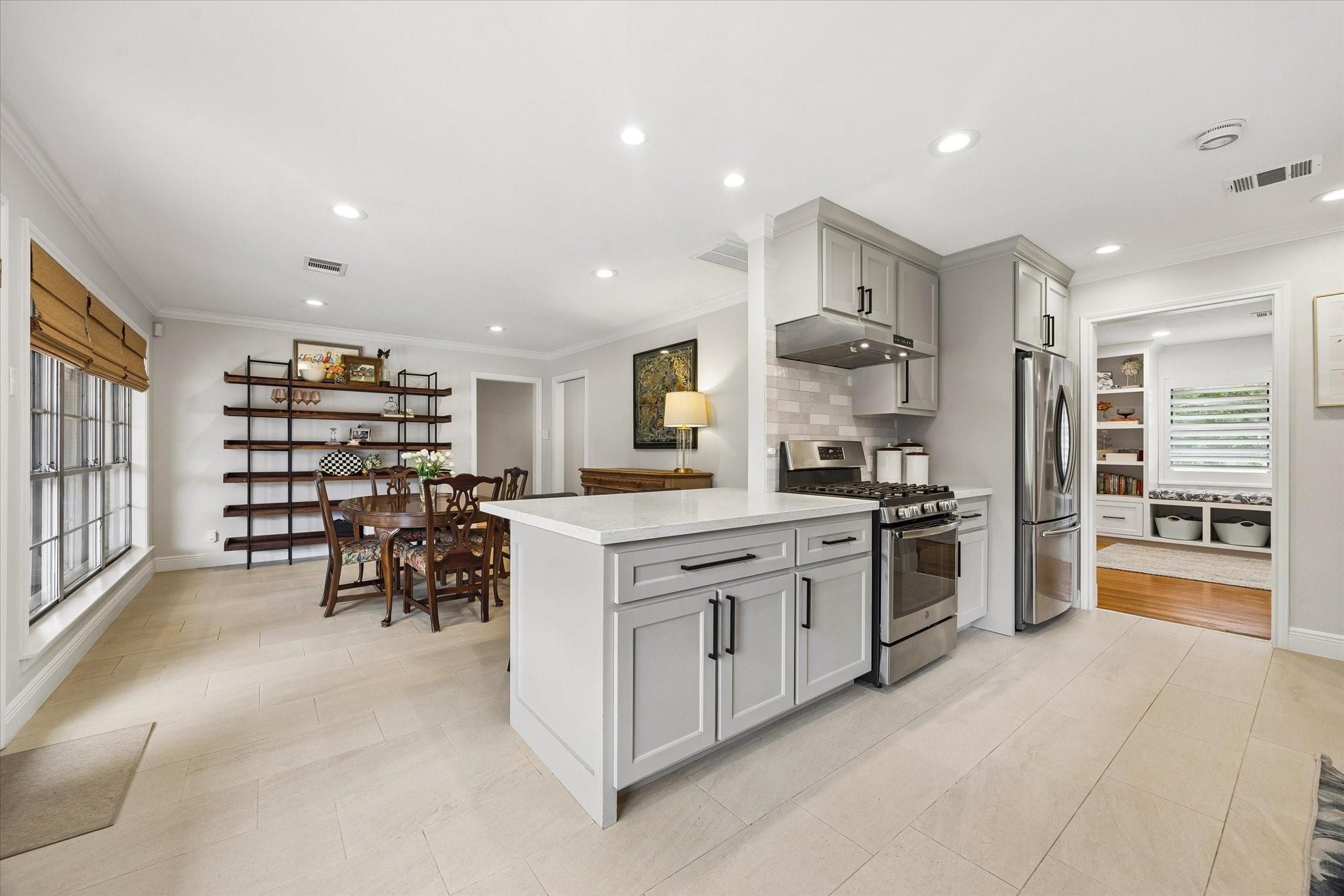 2034 De Milo Drive