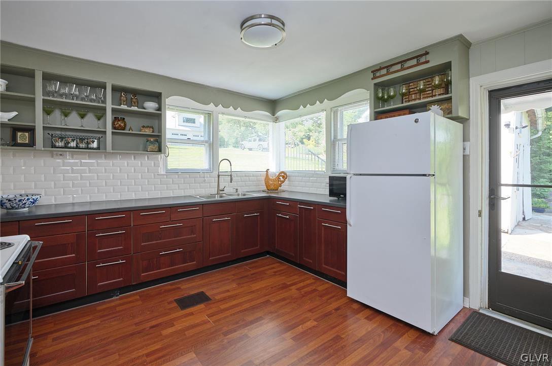 210 Sunnyside Road