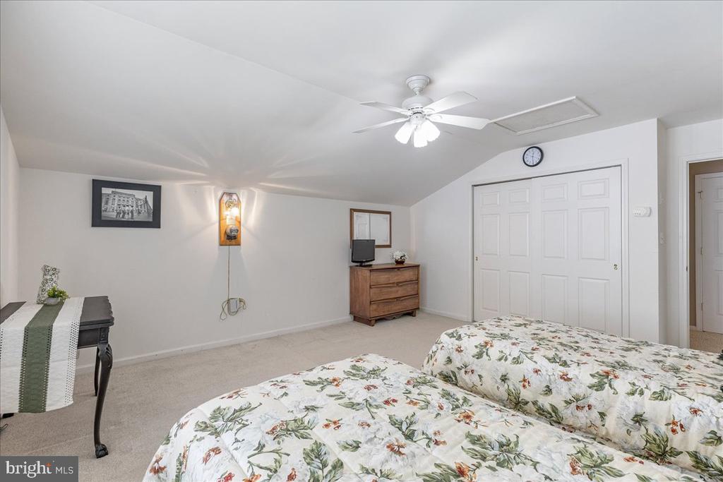 10 FITZGERALD LANE