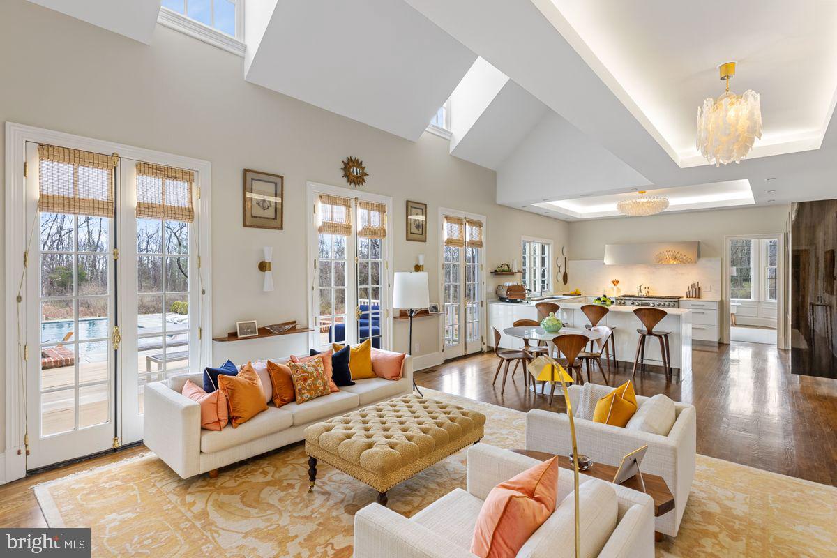 2 PEACH TREE LANE