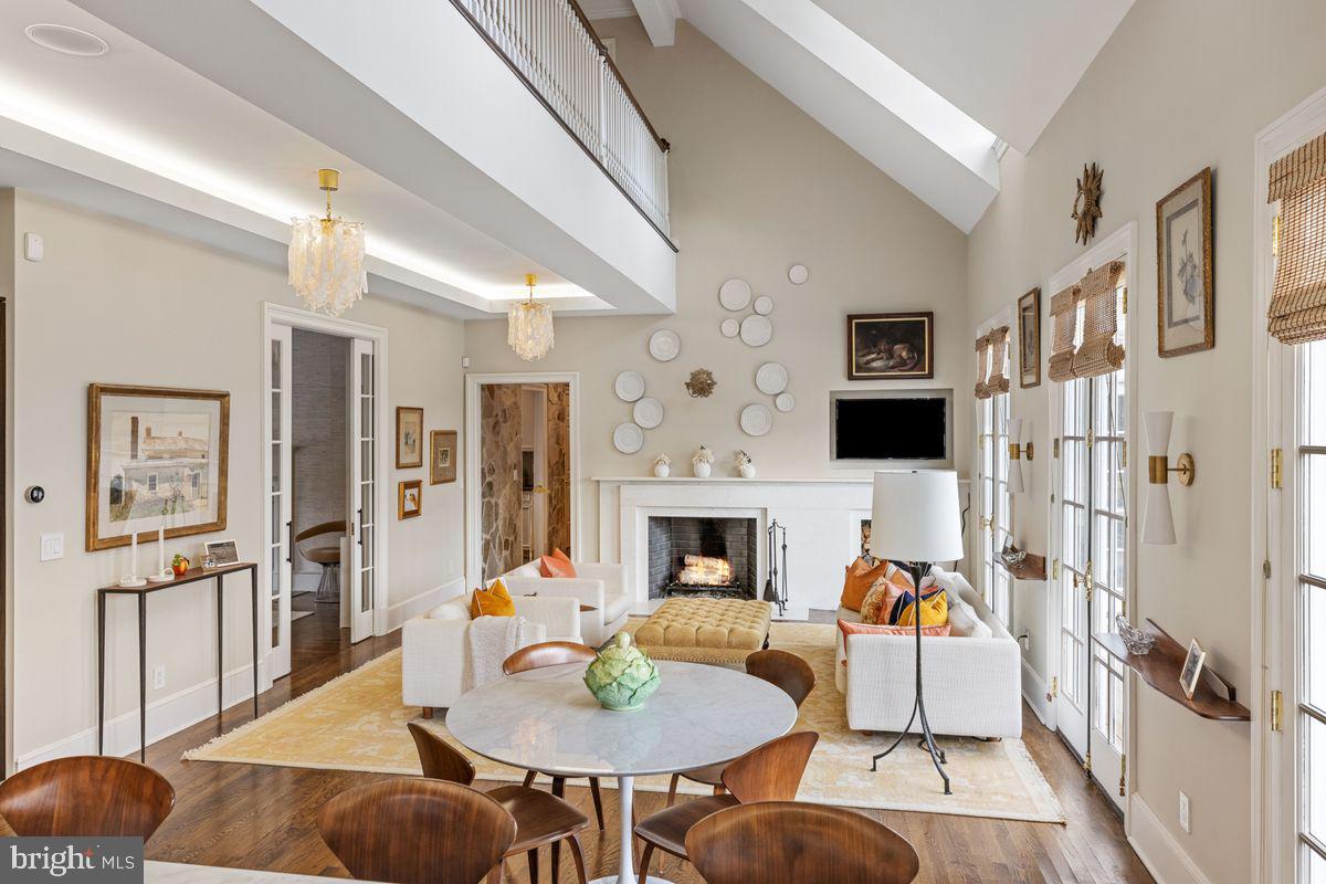 2 PEACH TREE LANE